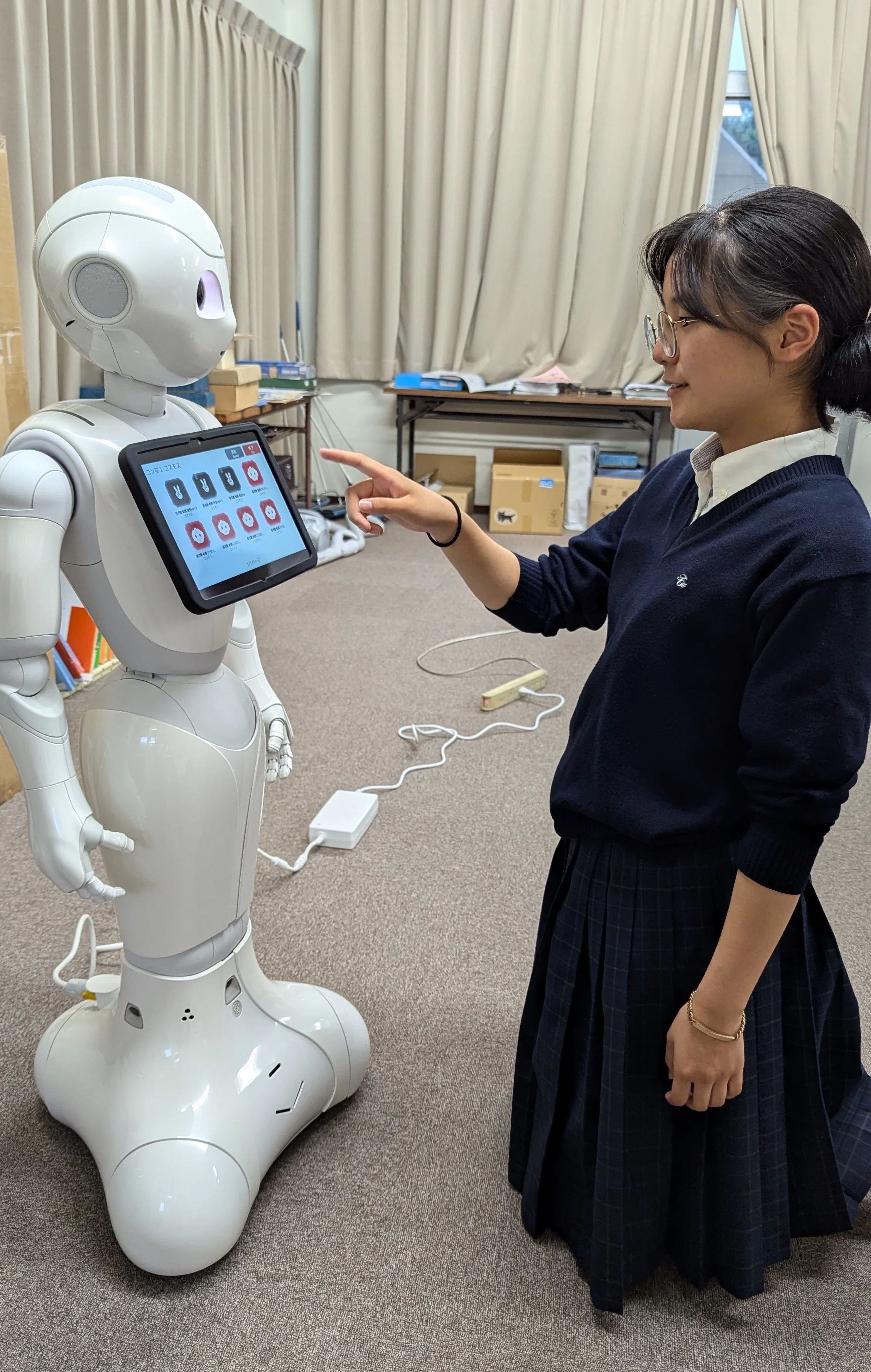 生成AIパイロット校実践事例紹介】高校生が自発的にPepperの