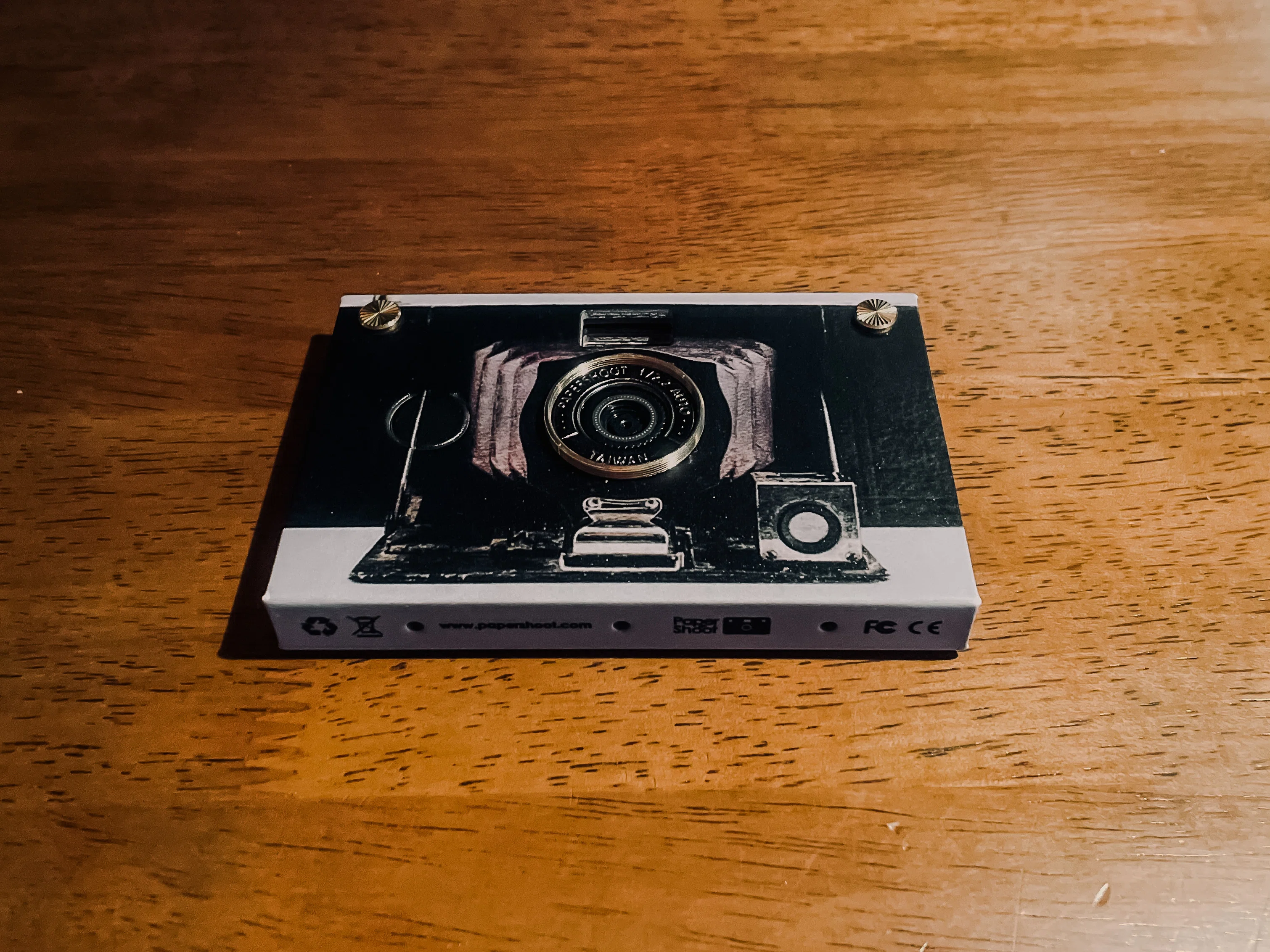 Papershoot トイカメラ スパイカメラみたい!?紙のように薄いPaperShootのトイカメラ「CROZ