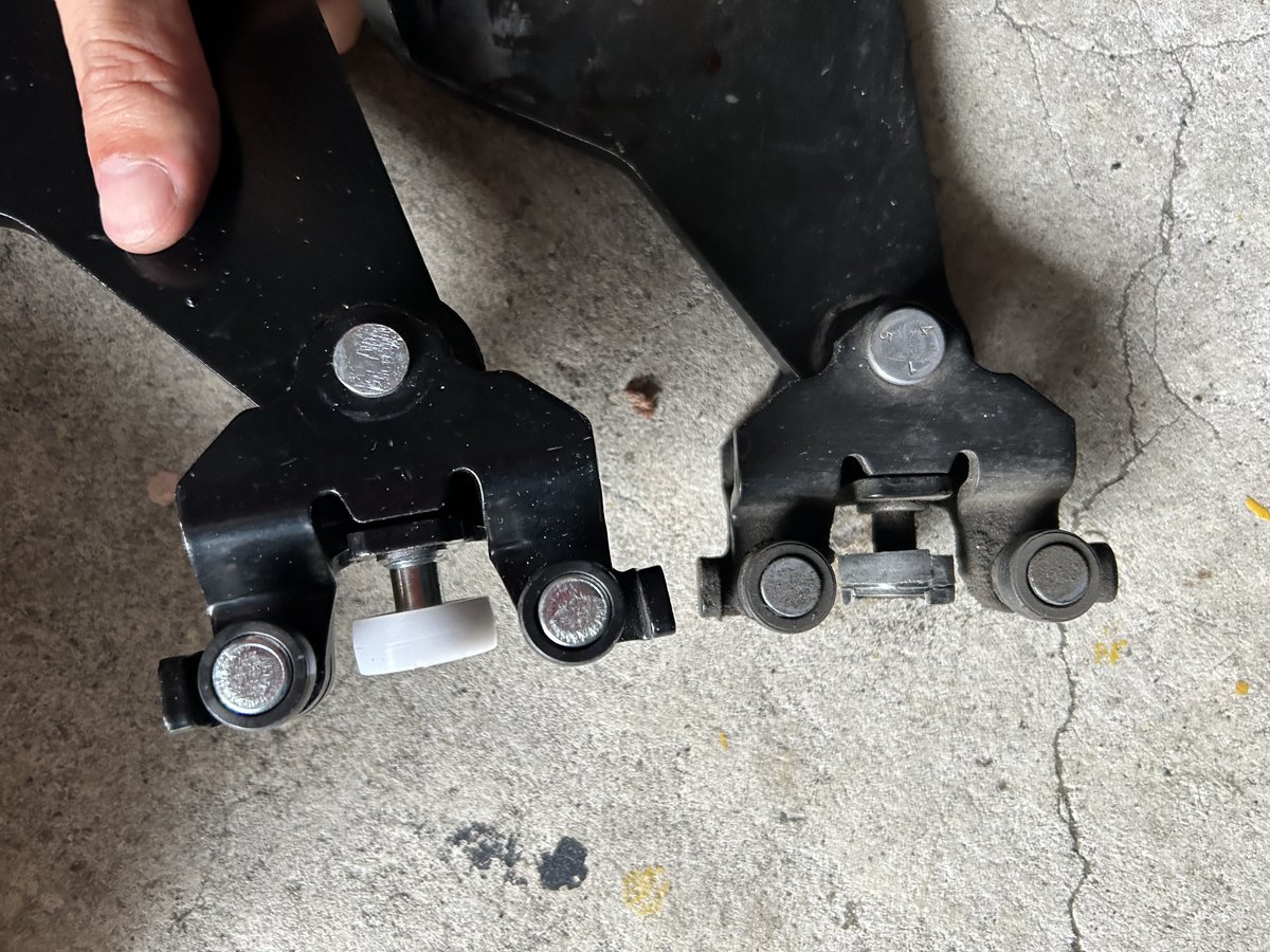 Compatible With Opel For Movano 1998-2007 2008 車のスライドドア下部スライドドアローラ スライドドアローラー Compatible with Opel for Movano B 2010 LHD スライドドア ローラー