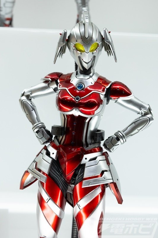 メタリックカラーのエヴァ2号機や、モノトーンVer.のイデオンなどの