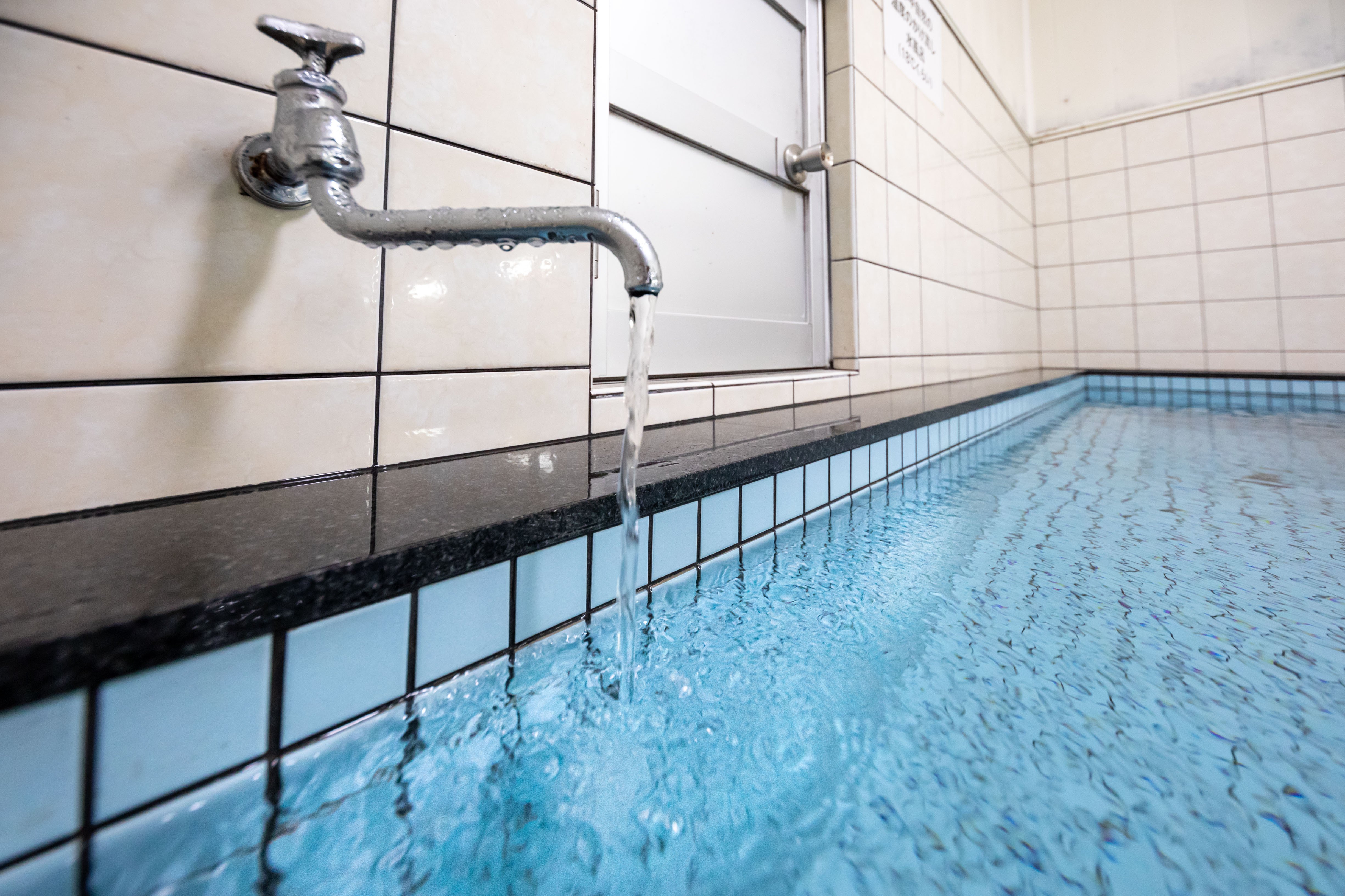 広島夏温泉の紹介・第六回「鶴乃湯」｜中野一行（フォトグラファー）