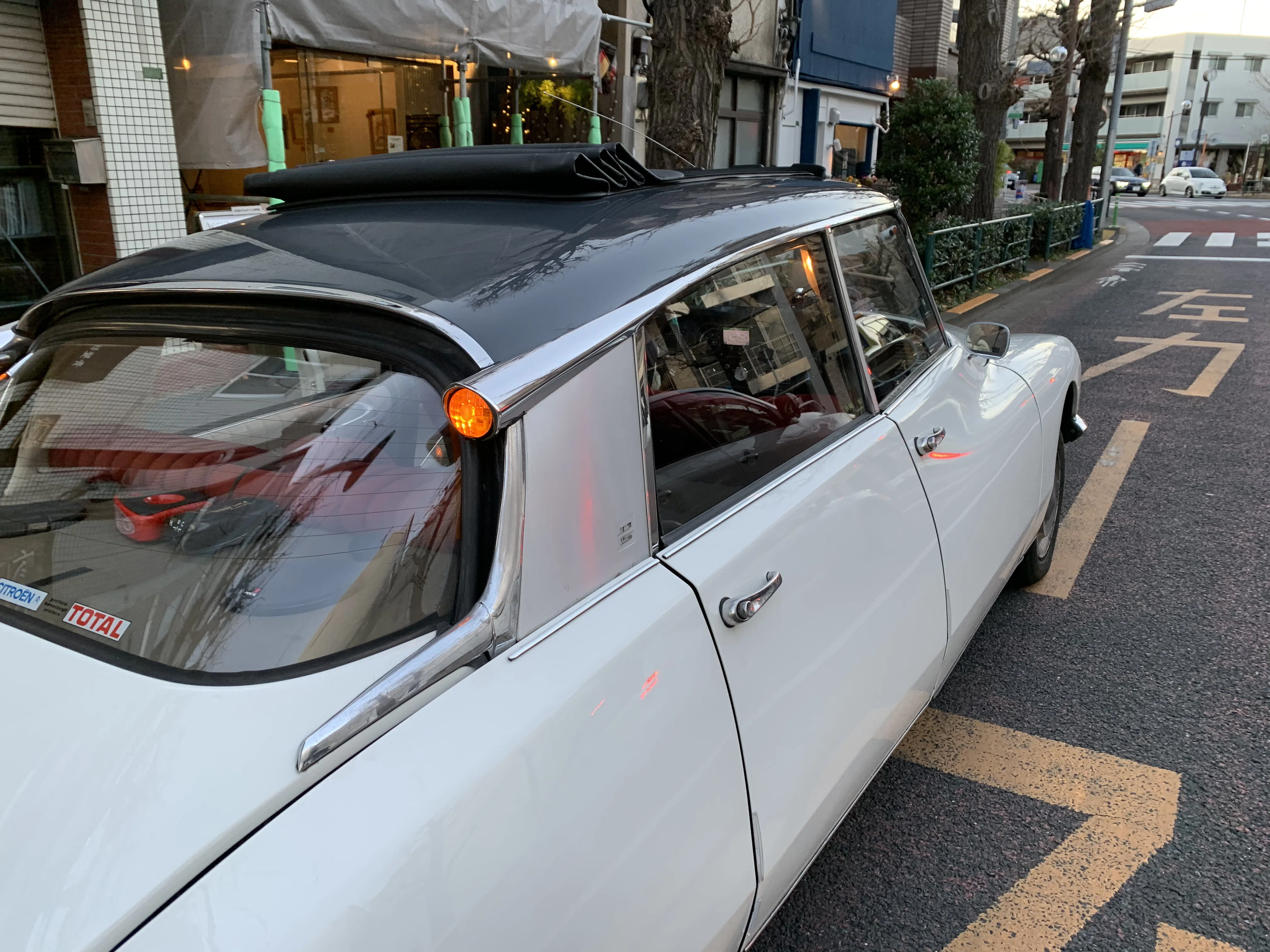 シトロエンDSと1960年代中頃のパリの街を堪能できるアラン・ドロン主演
