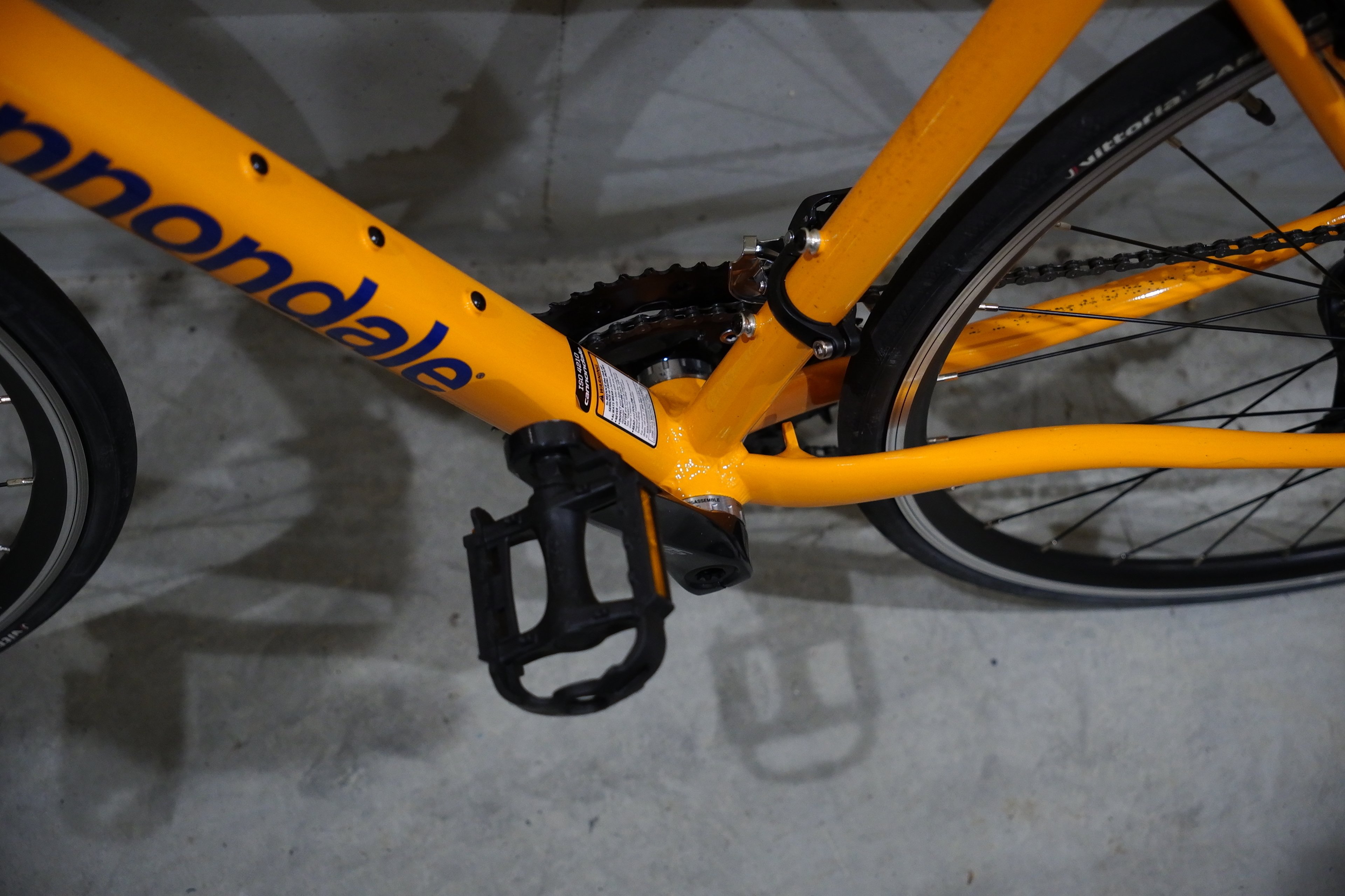 Cannondale ロードバイク オプティモ3 51サイズタイヤパンク中