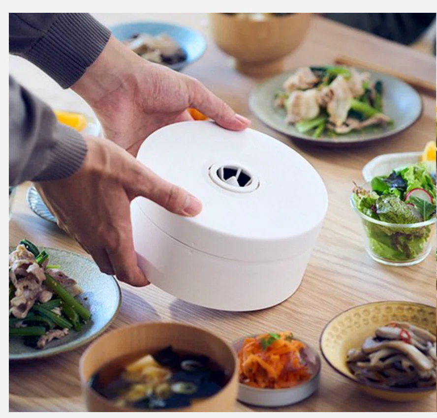 米と水を自動計量。スマホで炊飯ボタン。「おひつ」のまま食卓へ。自動