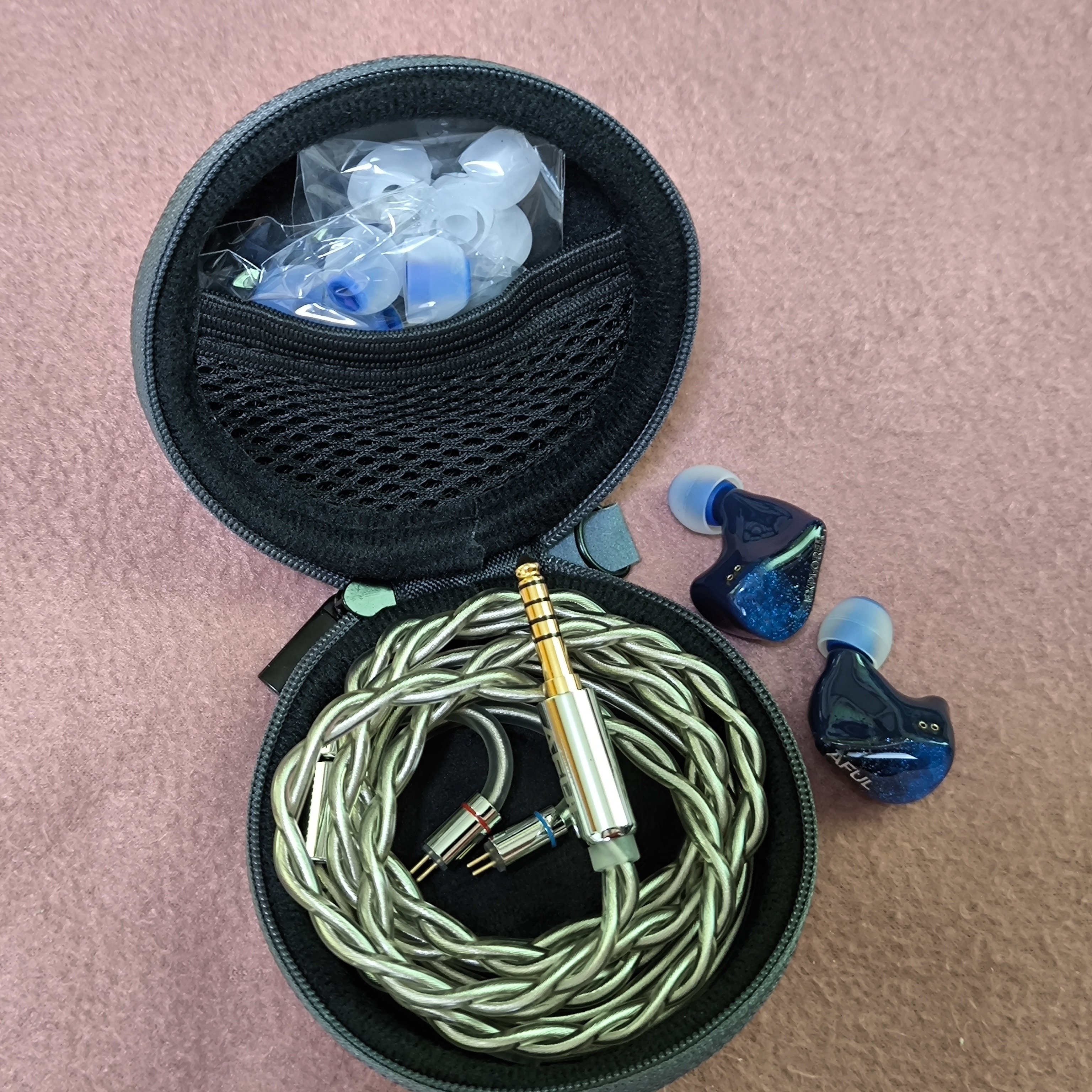 AFUL（アフー）Explorer はやや暖色ニュートラルの万能系上級入門機の