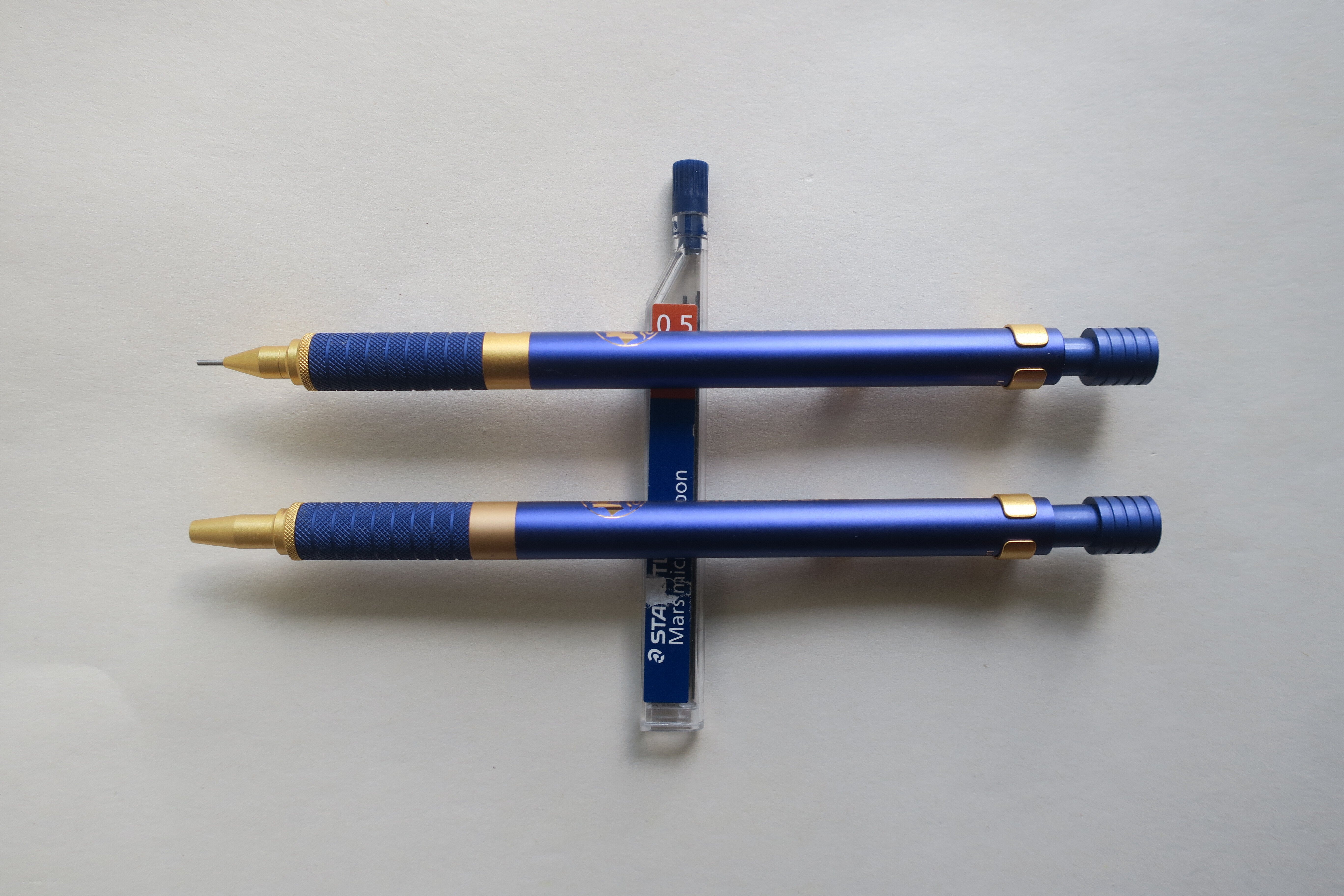 STAEDTLER ロイヤルブルー50周年限定モデル0.5 Amazon | ステッドラー ボールペン 油性 ノック式 限定 ロイヤル