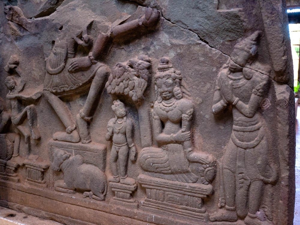 彫刻レリーフ胎内