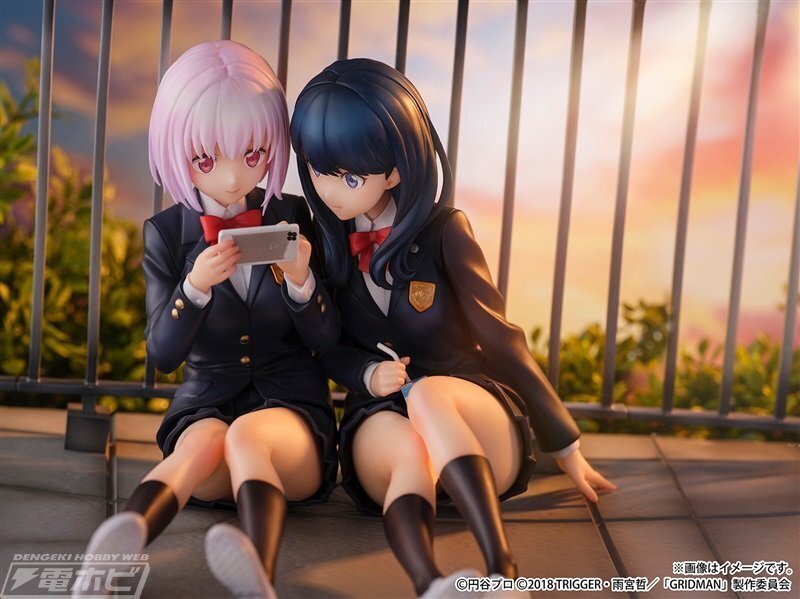 仲良く寄り添う姿が愛おしい！『SSSS.GRIDMAN』新条アカネ＆宝多六花が