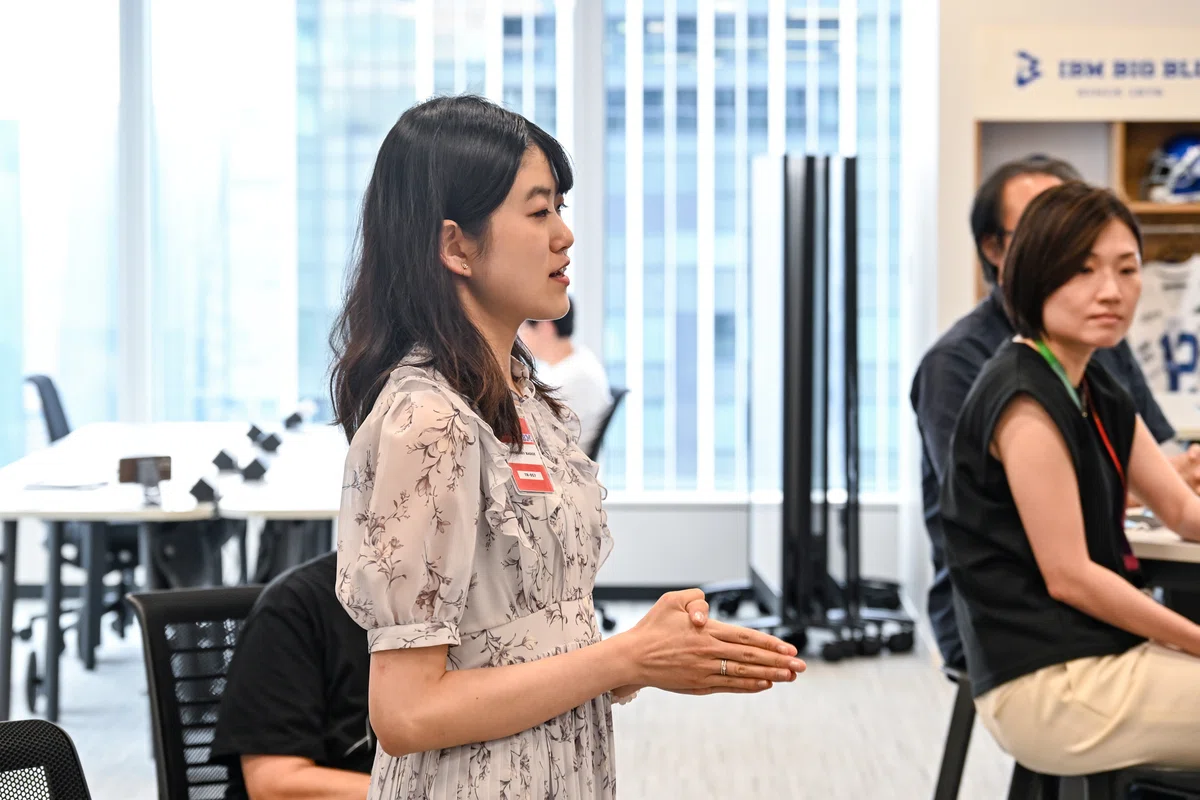 リードユーザーのクドウさんが挨拶をしている写真。