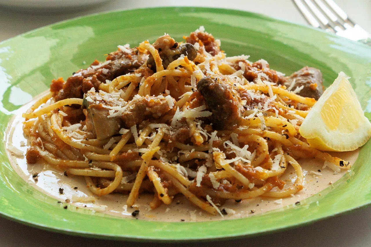 すり下ろしにんじんで作る、カレー味のパスタ｜スパイスとハーブと栗原