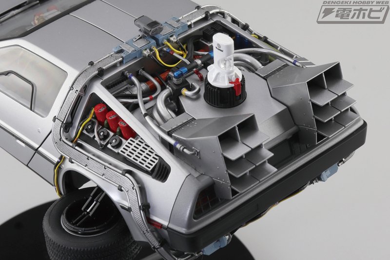 映画『バック・トゥ・ザ・フューチャー パートII』で活躍する空飛ぶ