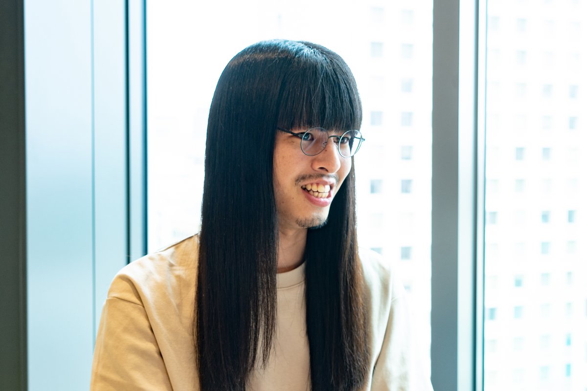 デザイナー山崎さんの写真