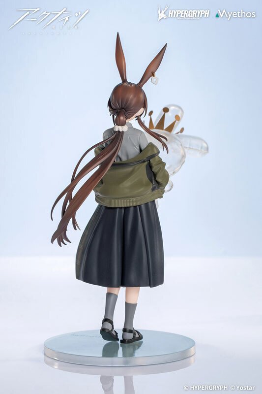 はにかみながらこちらを見つめる姿が愛らしい！『アークナイツ