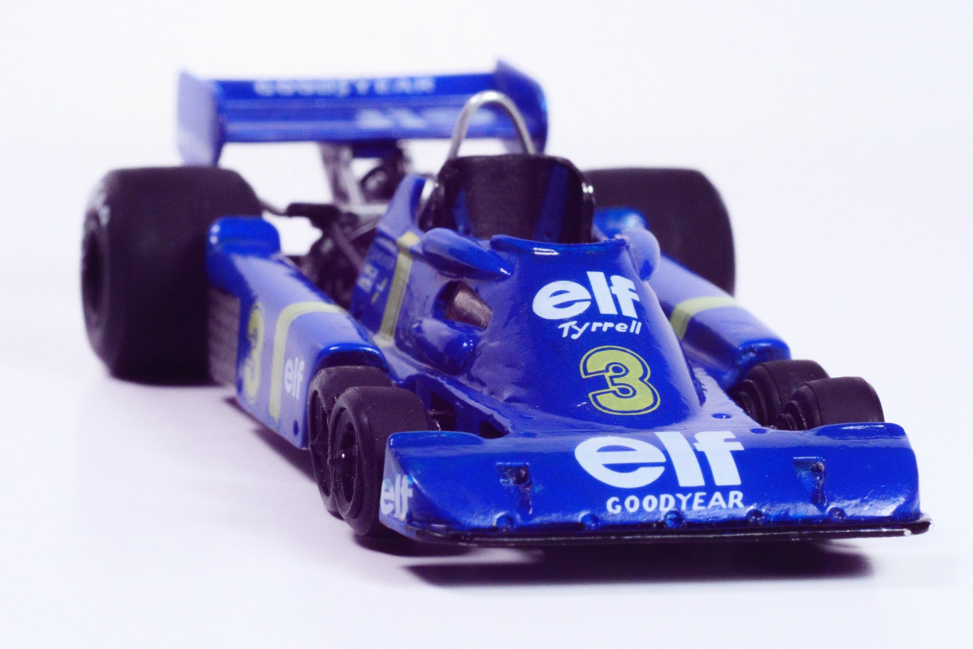 完成品メタルキット　1/43 タイレルP34 タメオキットディスプレイ台付き ティレル P34 Tameo