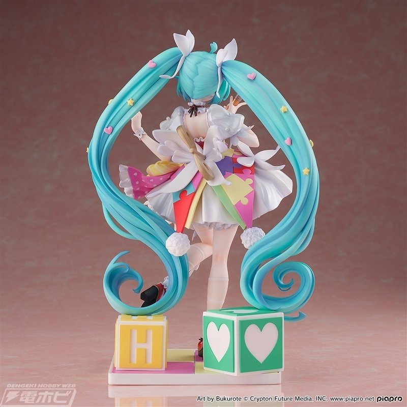 元気いっぱいな笑顔やカラフルなドレスがキュートな初音ミク！ぶくろて