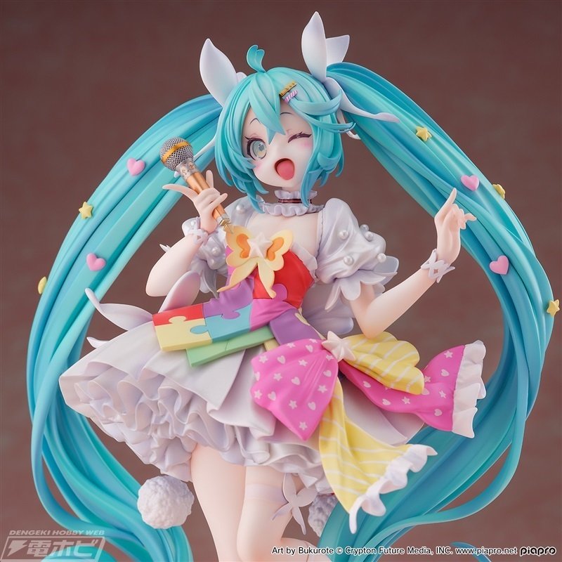 元気いっぱいな笑顔やカラフルなドレスがキュートな初音ミク！ぶくろて