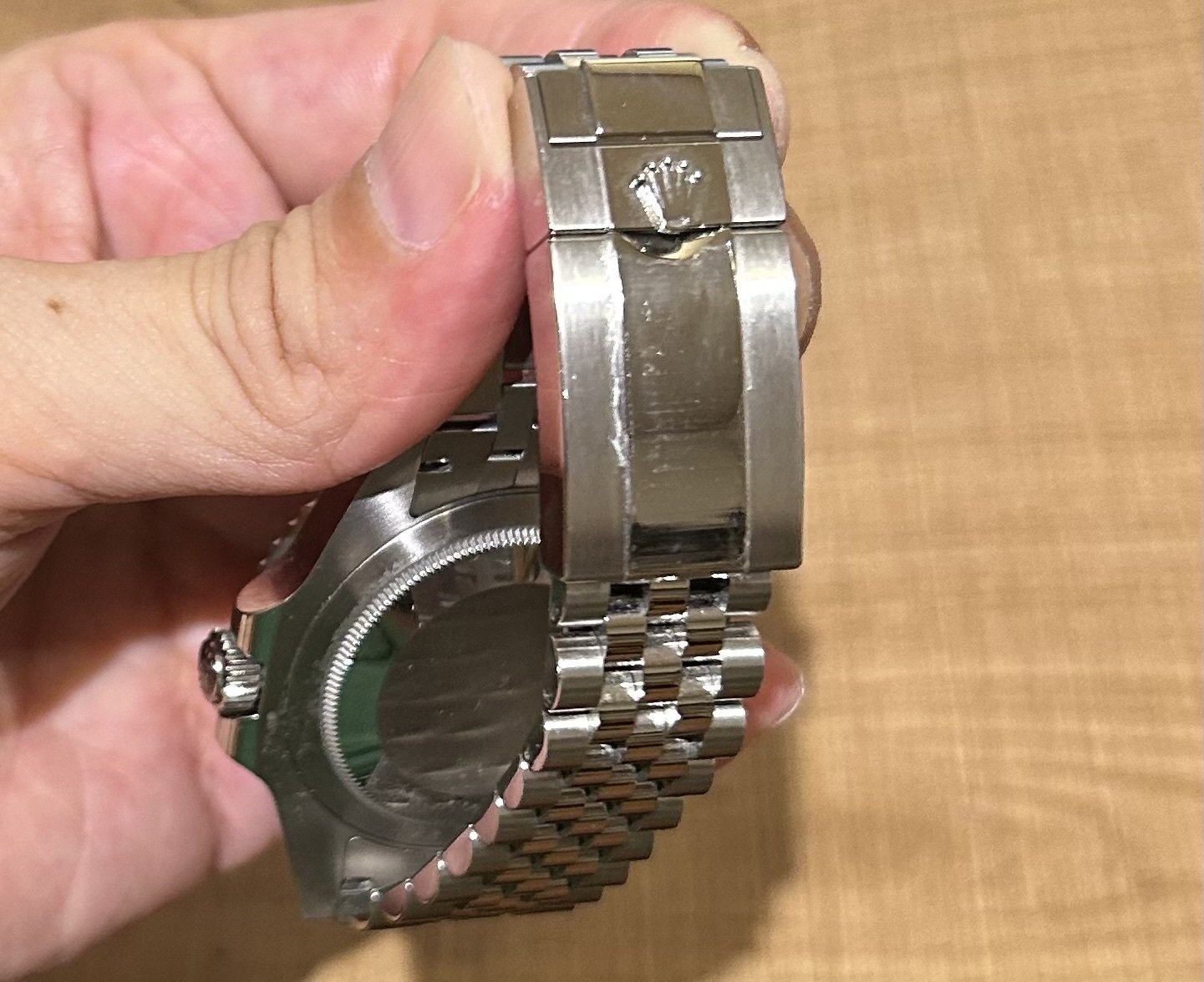 使わないので   出品いたします、表面に擦れ等ございます。 新品仕上げ』 腕時計の傷取り～完成までの一部始終を解説