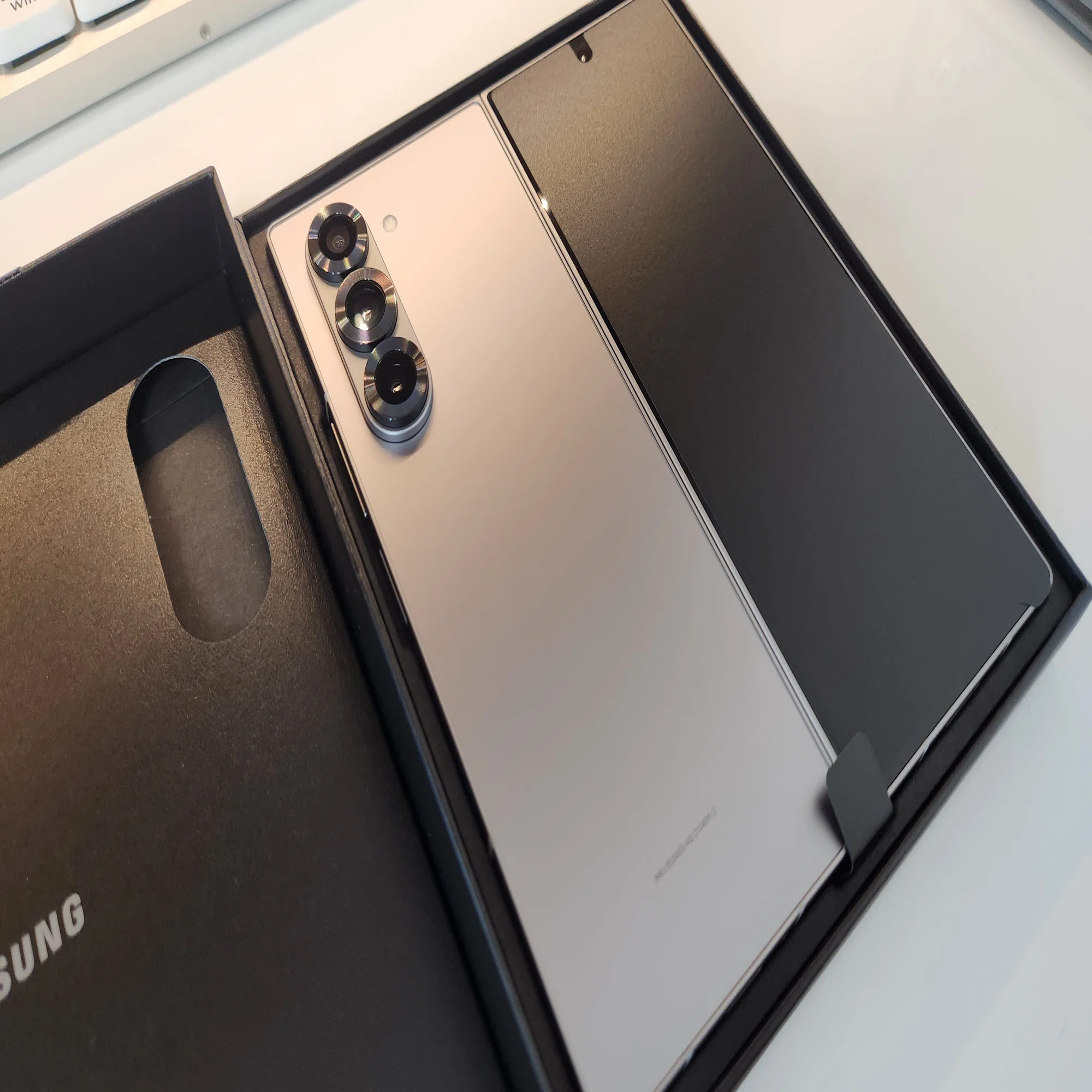 Galaxy Z Fold 6のケース「理想はどこに？」【純正ケース】【※注意点 