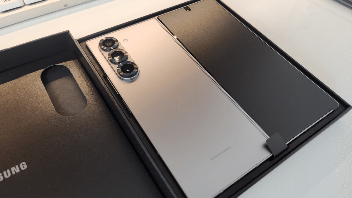 Galaxy Z Fold 6のケース「理想はどこに?」【純正ケース Galaxy Z Fold 6のケース「理想はどこに?」【純正ケース