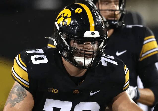 アイオワ大学 アメリカンフットボール試合用ユニフォーム