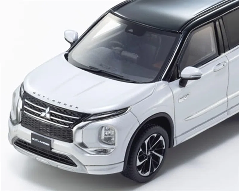 京商より「三菱 アウトランダー」の1/43スケールレジンモデルが登場