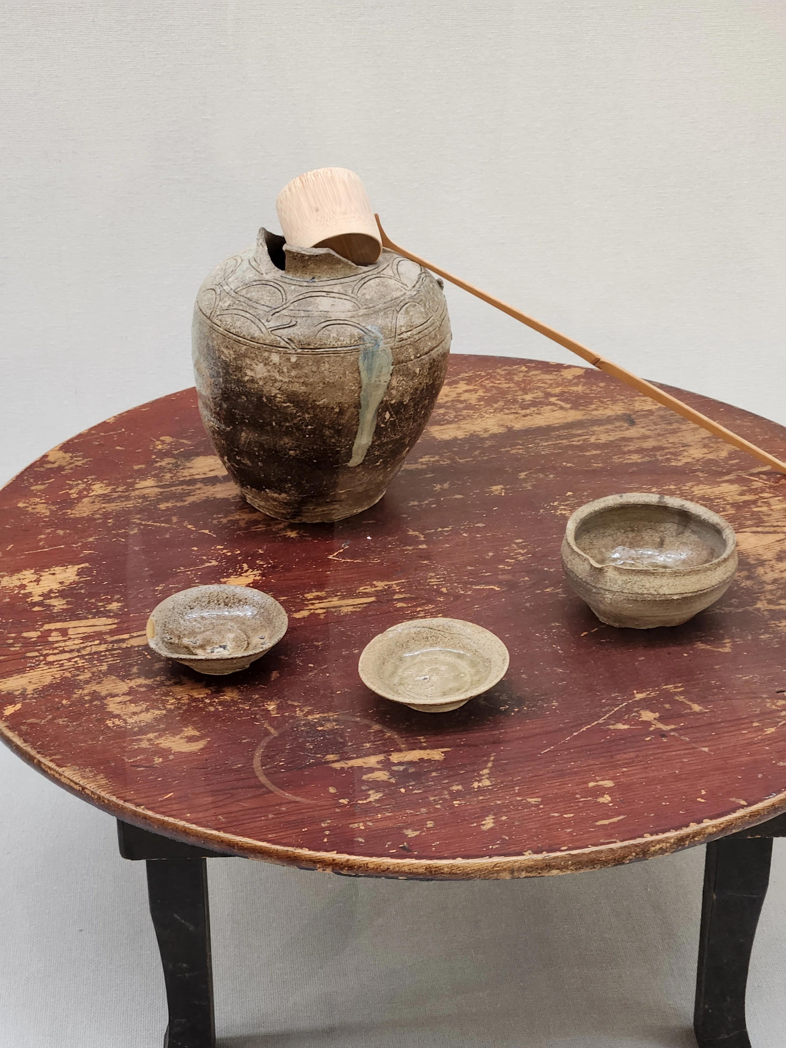 出西窯の陶器製 徳利と杯のセット 2本と9個 出西窯の陶器製 徳利と杯のセット 2本と9個