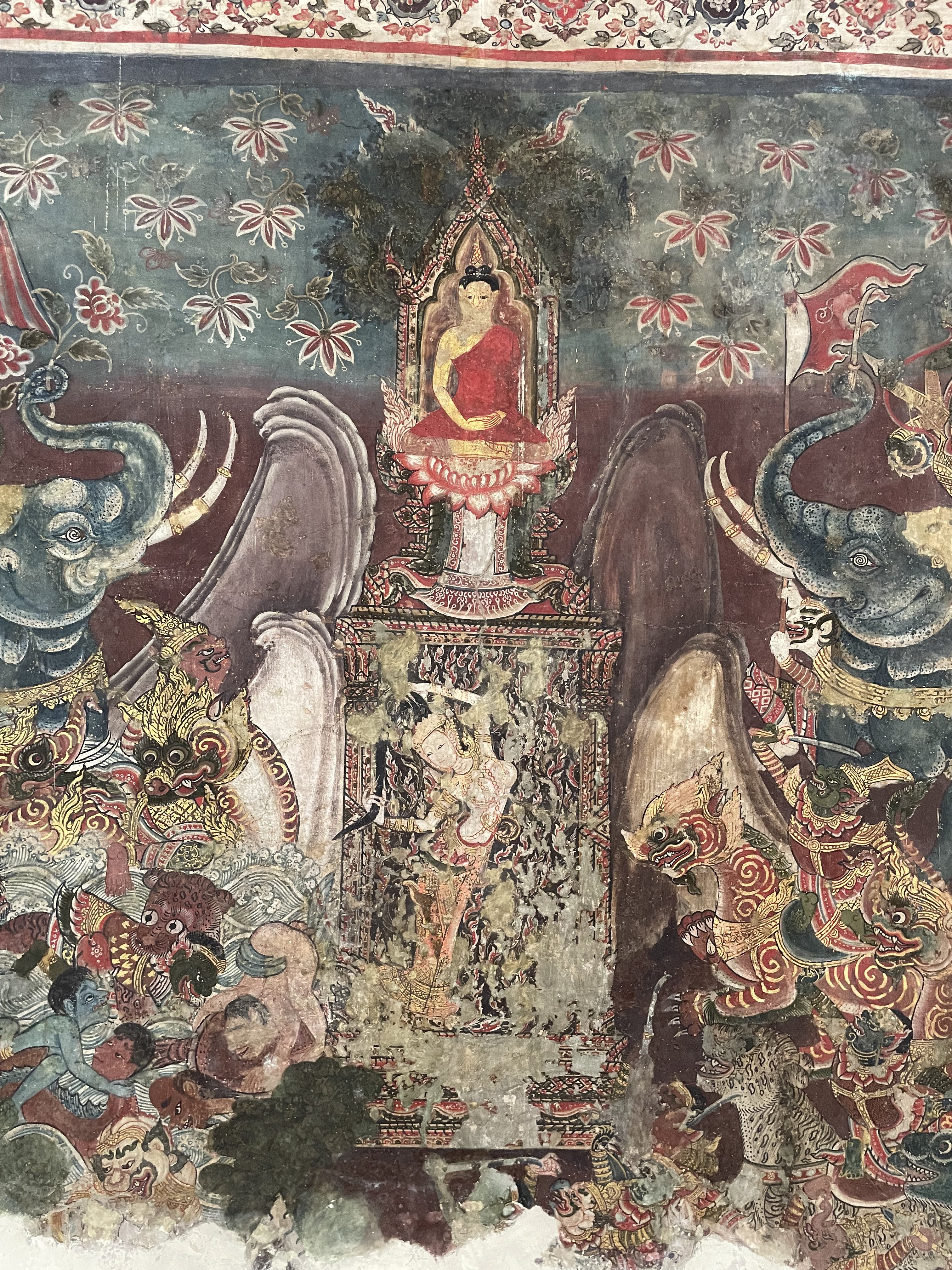 タイの板絵 ワットチャイヤティット】ホラーみが強すぎる扉絵「乙女の果実が