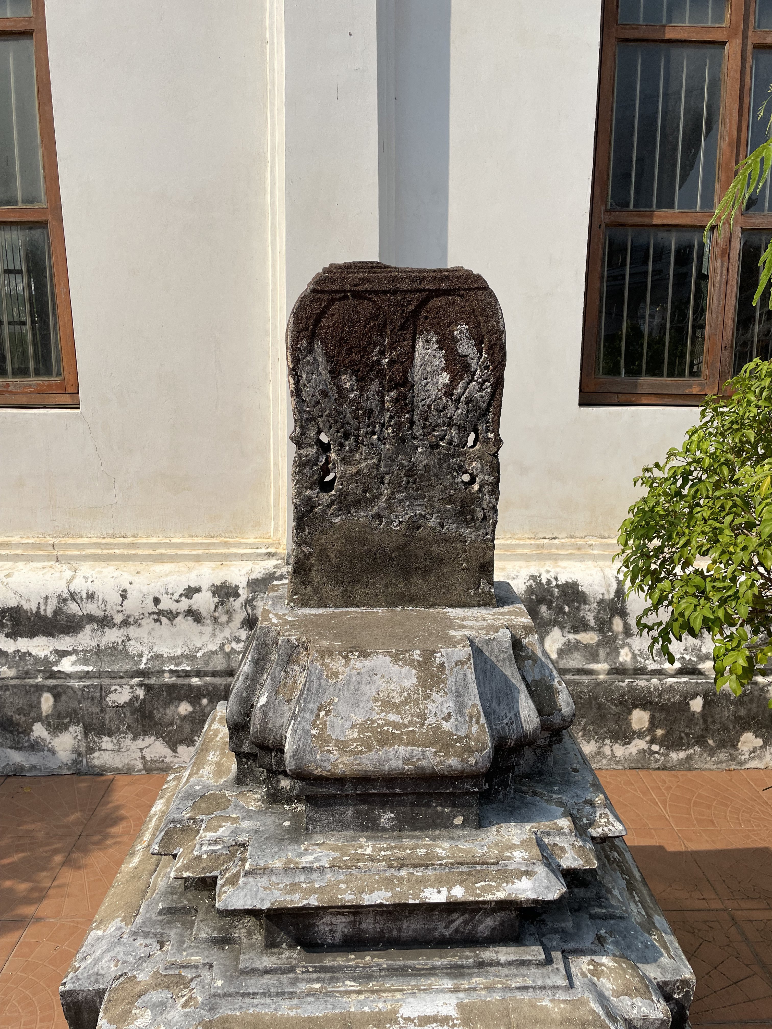 ワットチャイヤティット】ホラーみが強すぎる扉絵「乙女の果実が