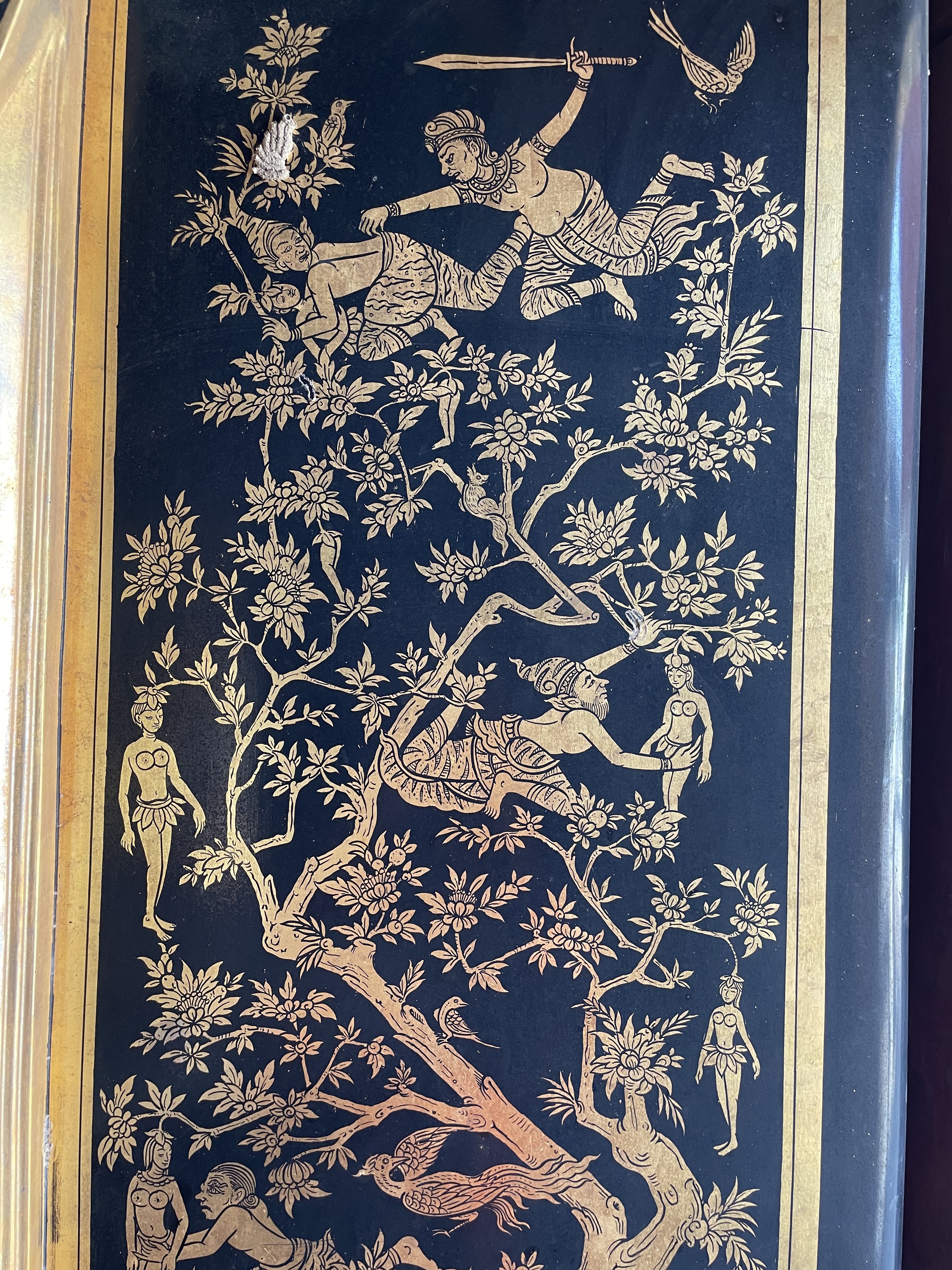 タイの板絵 ワットチャイヤティット】ホラーみが強すぎる扉絵「乙女の果実が