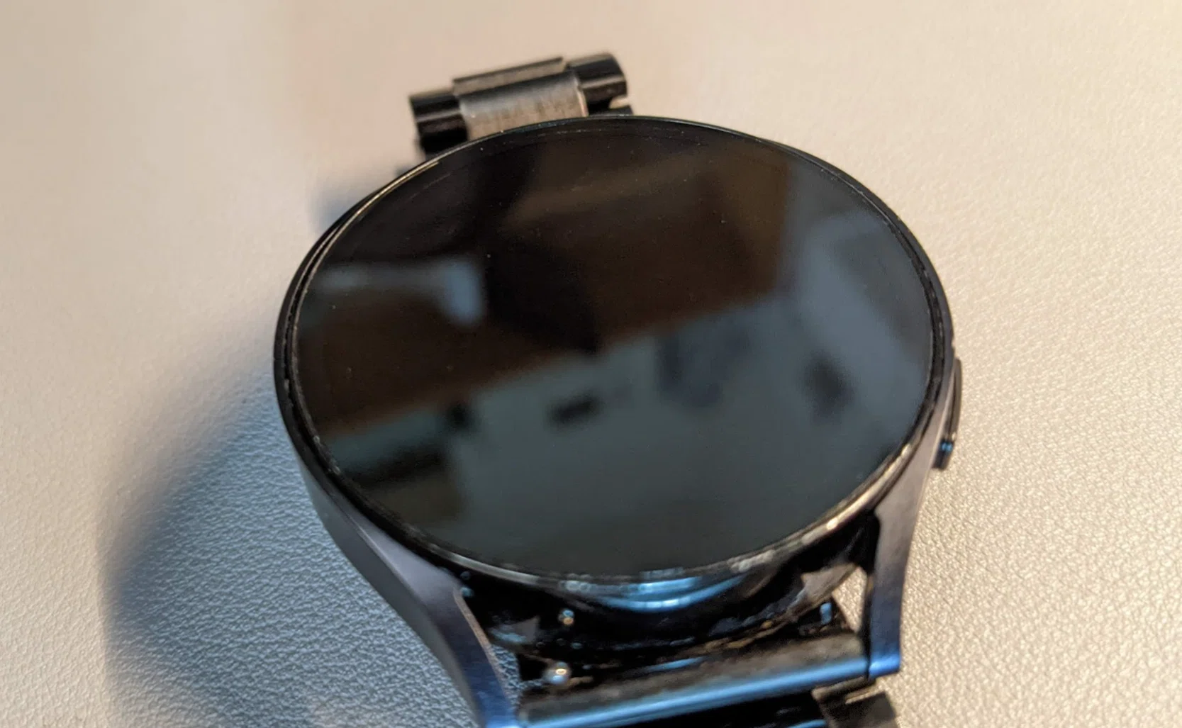 スマートウォッチを裸で使うとこのくらい傷つく（Galaxy Watch6を10