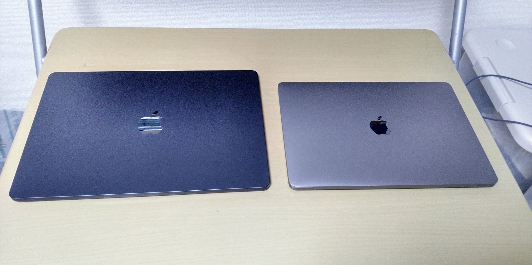 MacBook Air(M3)13.6インチ ミッドナイト:本体(美品)カバー付 垂直 MacBook Air(M3)13.6インチ ミッドナイト:本体(美品)カバー付 垂直