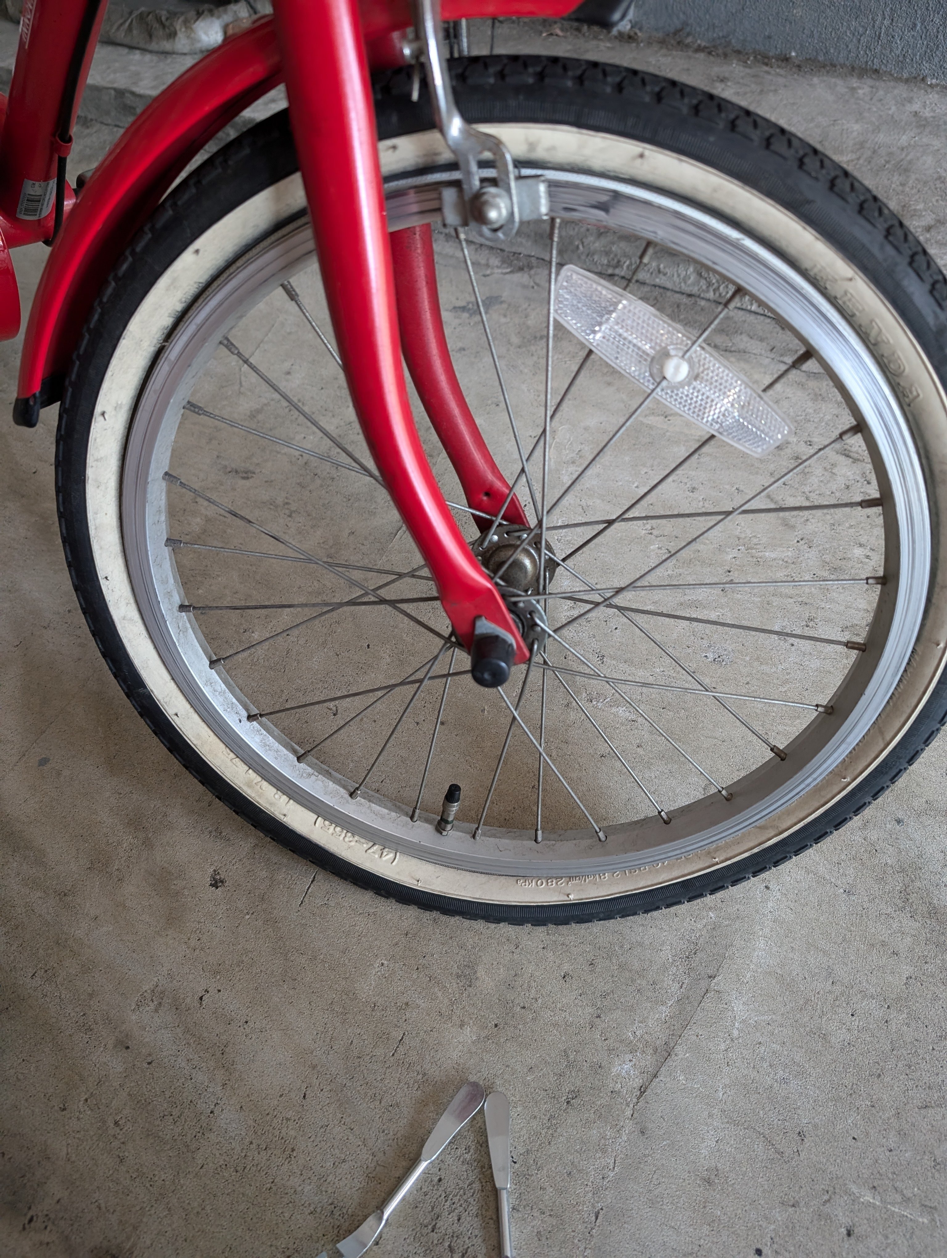 100均で解決！娘の自転車のタイヤパンクDIY修理法【簡単＆経済的