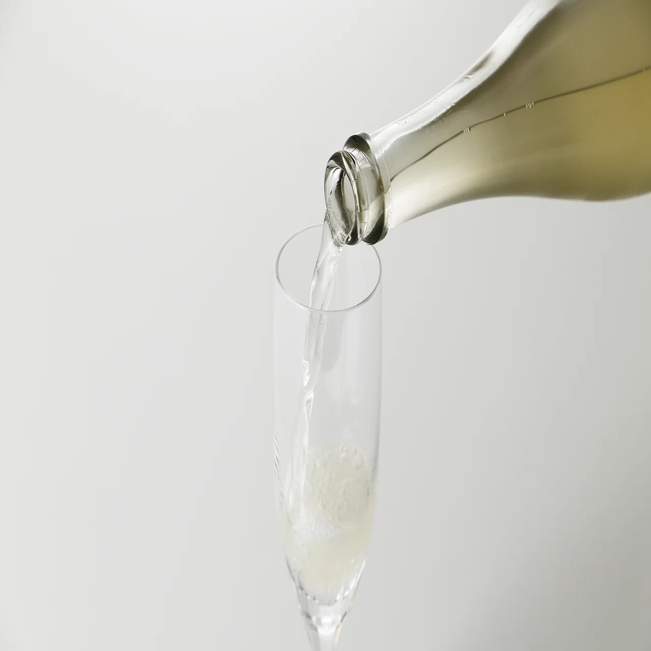 初の高精白スパークリング日本酒への挑戦のサポート「白那 CRYSTAL 