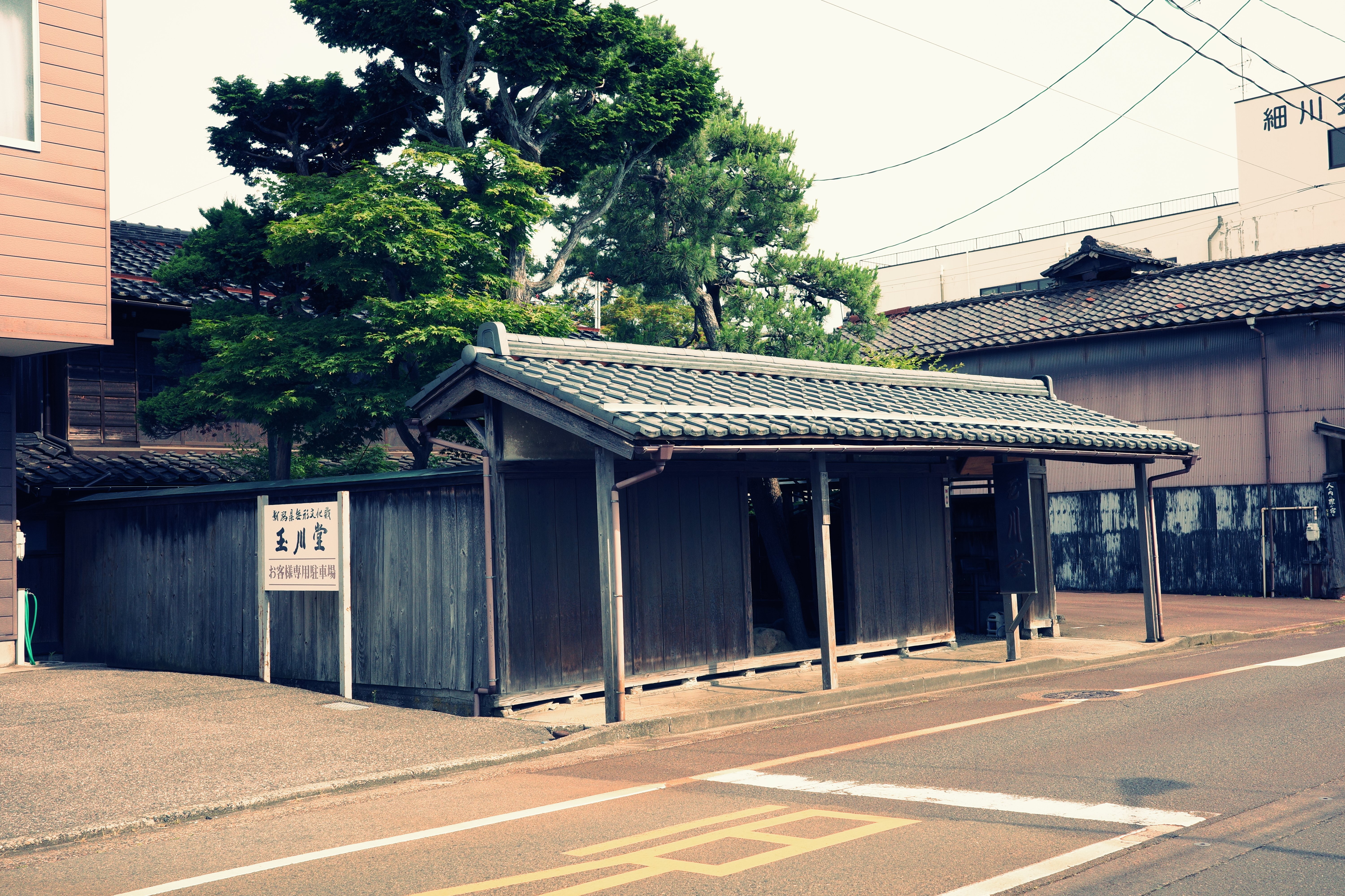 旅日記】一枚の銅板を叩いて作る「うつわ」、鎚起銅器を求めて玉川堂へ