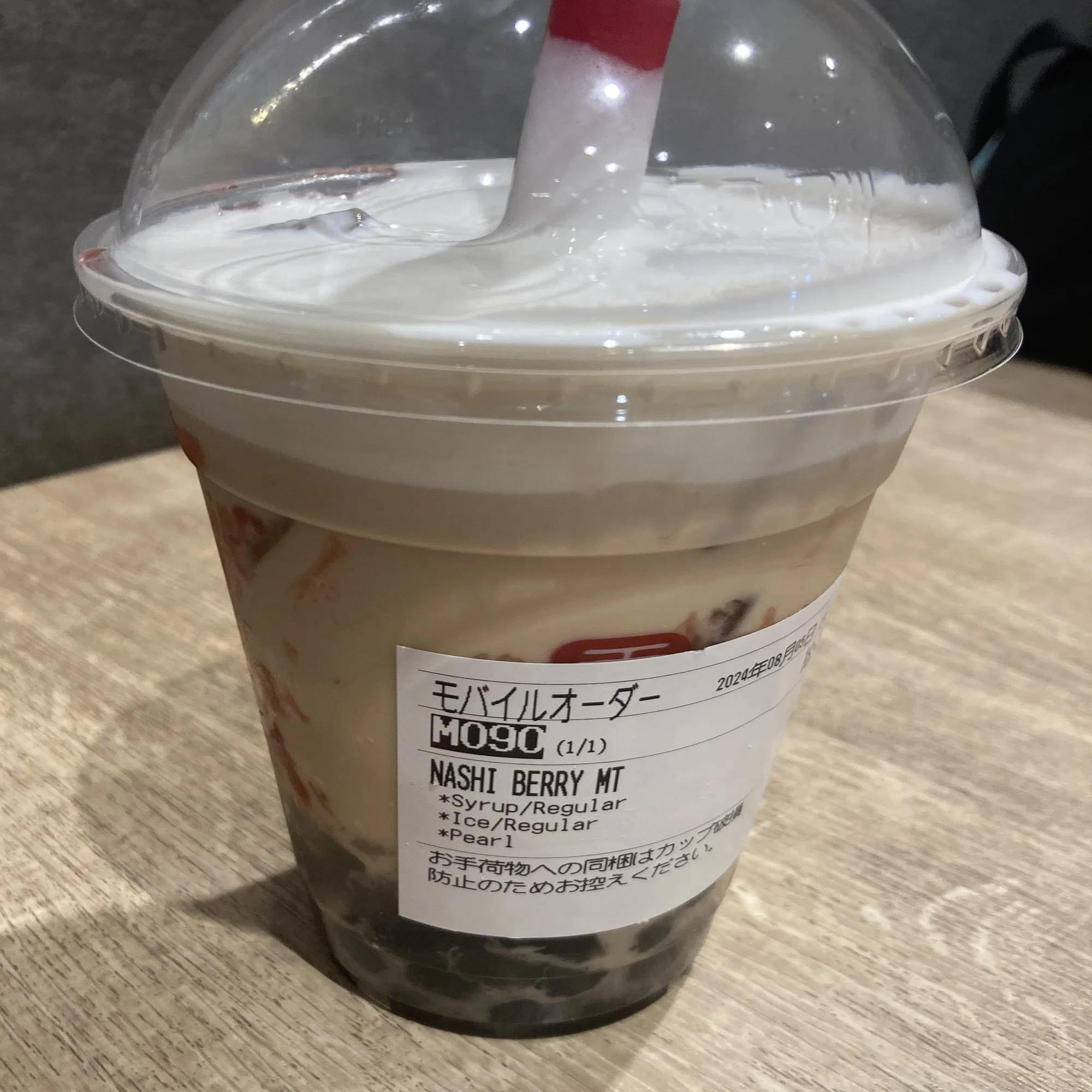 ゴンチャのモバイルオーダーをおじさんに教えるカウンターのお姉さんは 