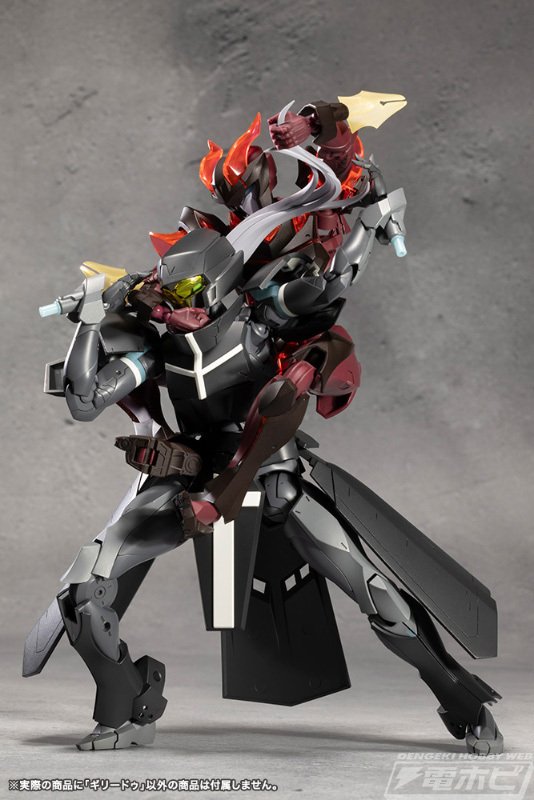 無限邂逅メガロマリア』牧師をモチーフにした男性型キャラクター