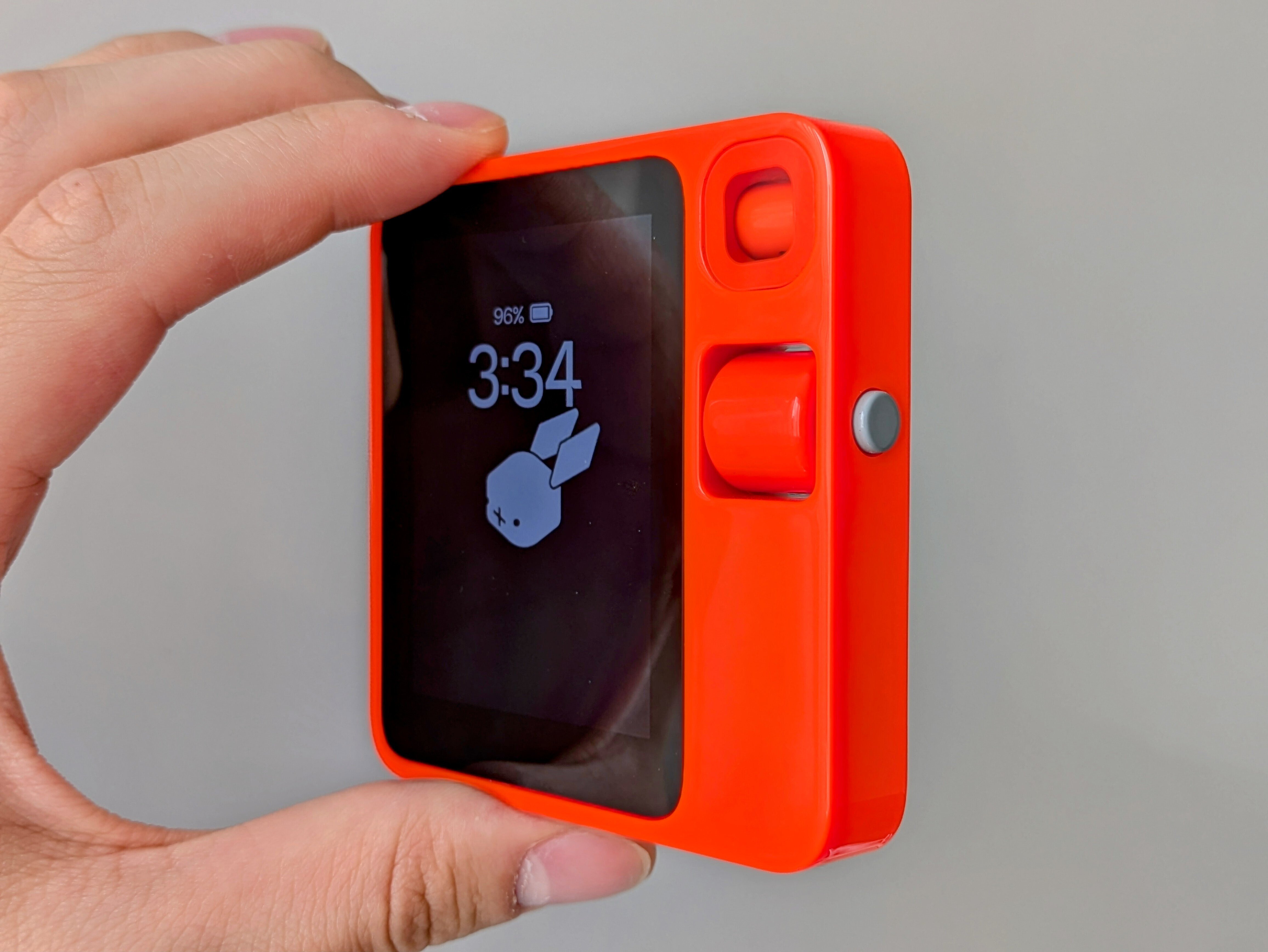 Rabbit r1 は実際使えるの？ 現状の機能と課題を徹底レビュー｜ChatGPT