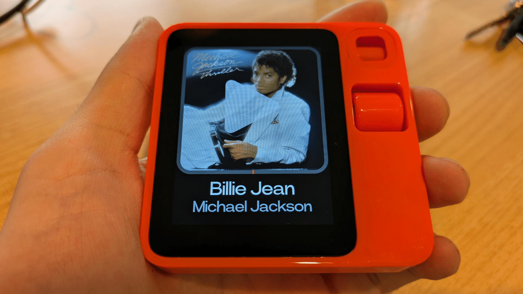 Rabbit r1 は実際使えるの? 現状の機能と課題を徹底レビュー|ChatGPT Rabbit r1 は実際使えるの? 現状の機能と課題を徹底レビュー|ChatGPT