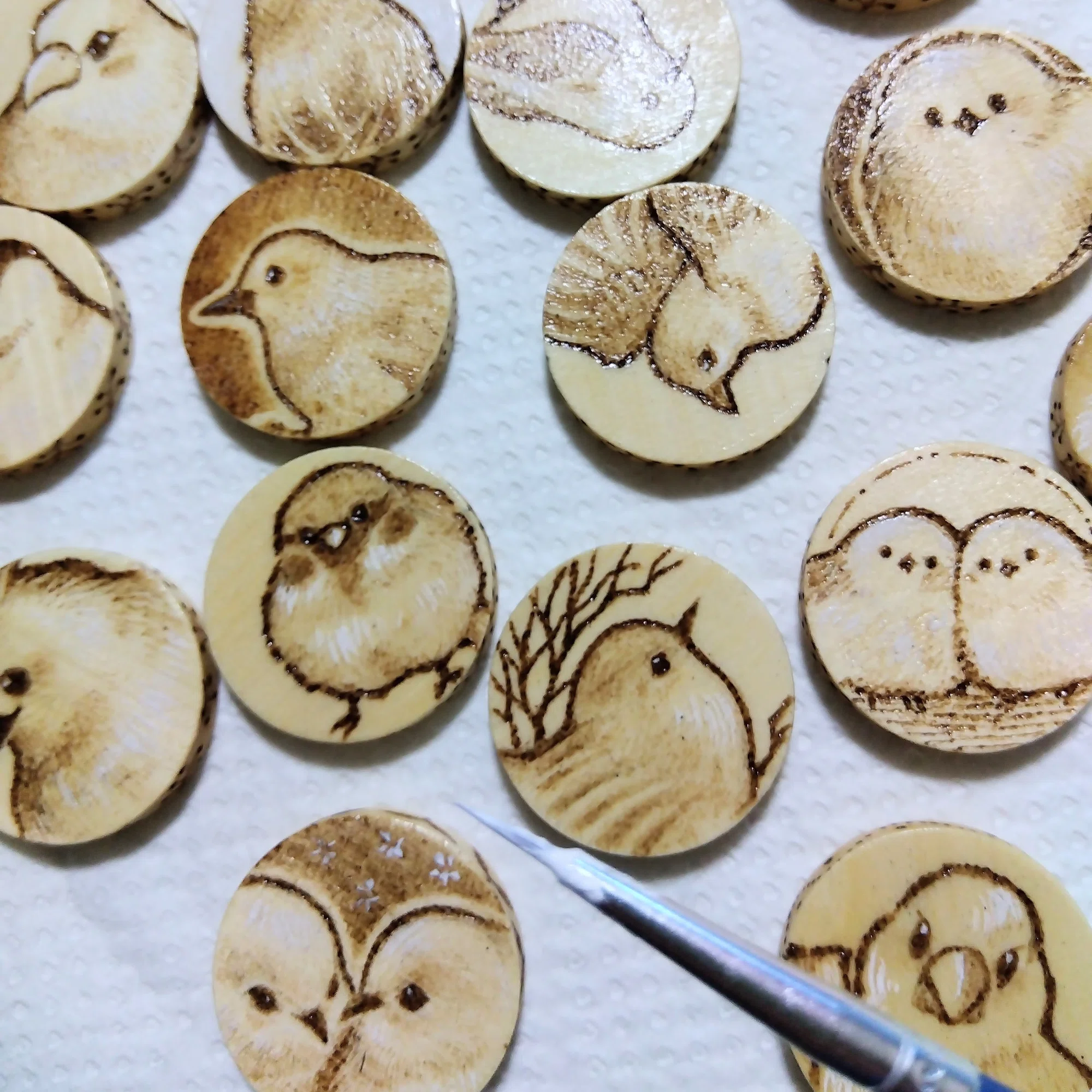 ウッドバーニングで直径30㎜に小鳥を焼いてみた。｜かこみっくす 
