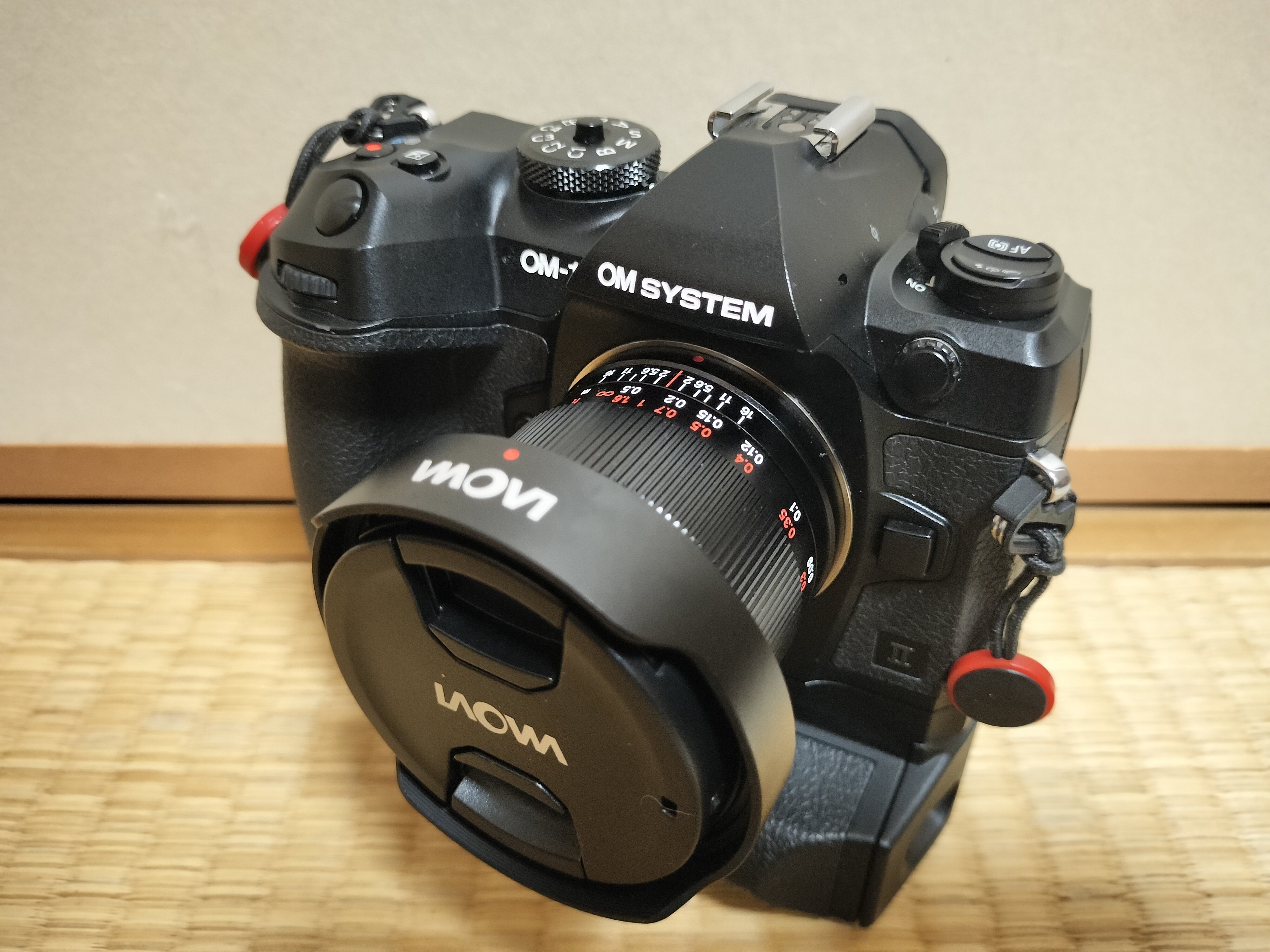 LAOWA MFT 6mm F2.0 C&D-Dreamer レンズ sddefault.jpg