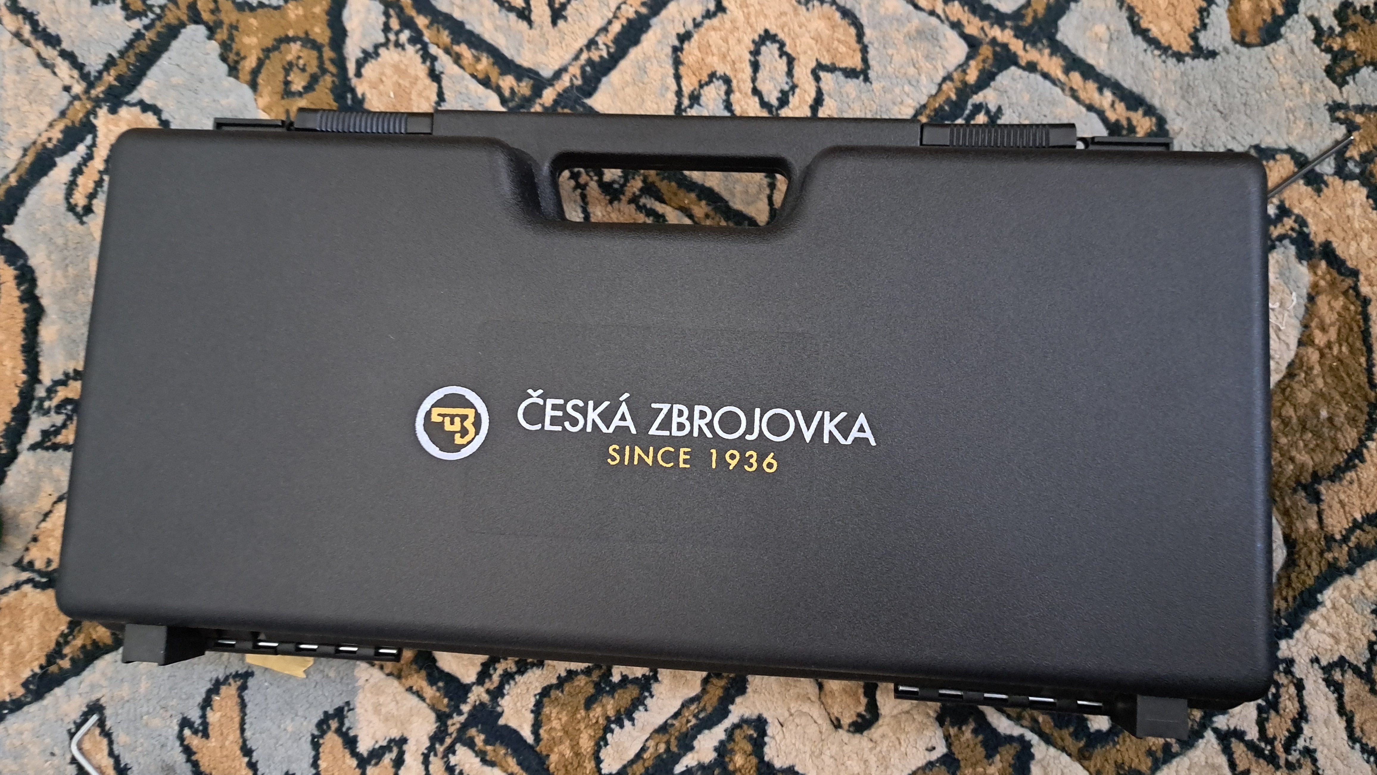 カーボネイト(Carbon8) Cz75/Cz P09対応 ハードガンケース レビュー｜郭公