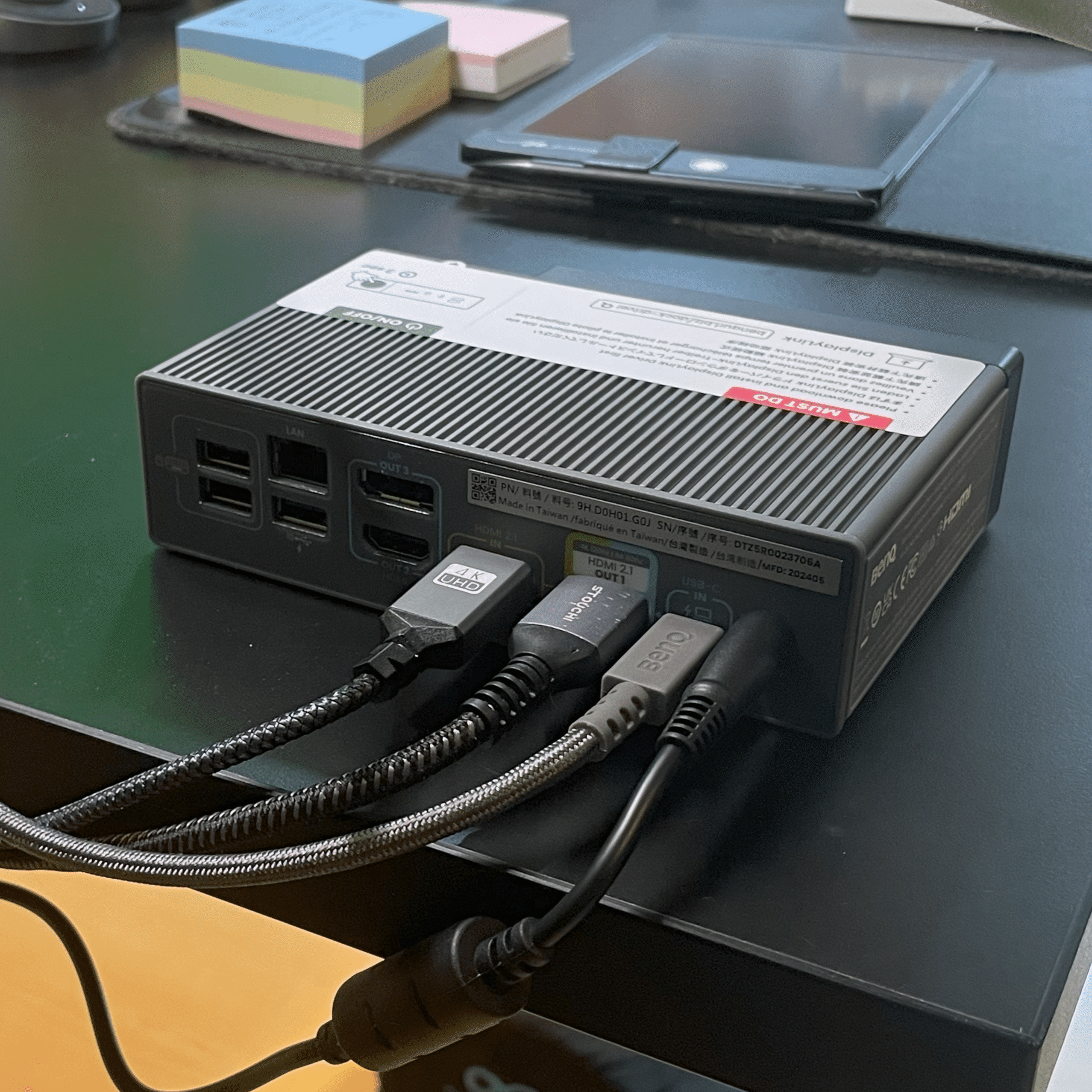 BenQ beCreatus DP1310】ワンタッチで出力モニターの切り替えが可能な