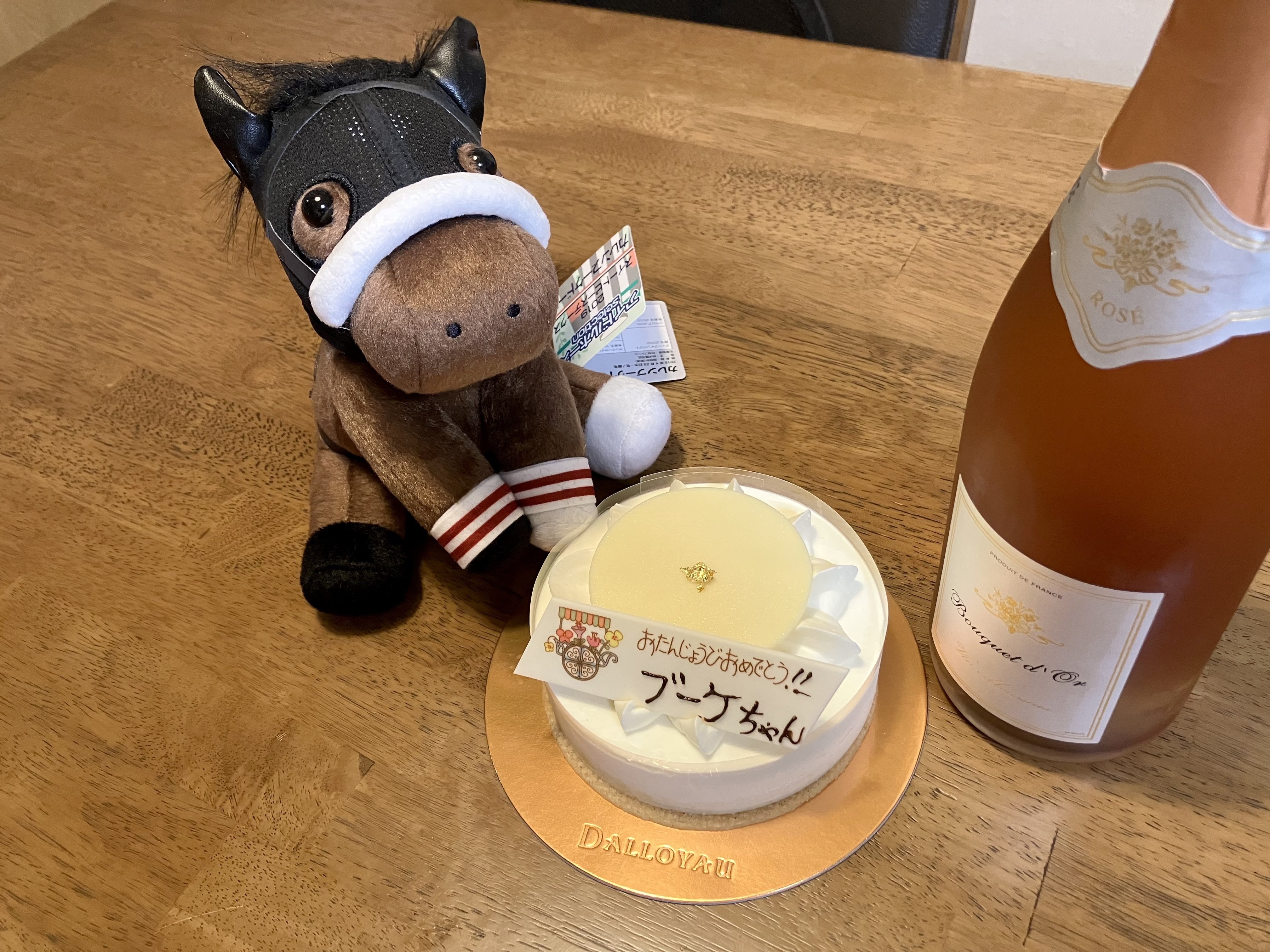 カレンブーケドール アイドルホース ぬいぐるみ Mサイズ スイートピーステークス ブケぬいを連れ回す｜はね田