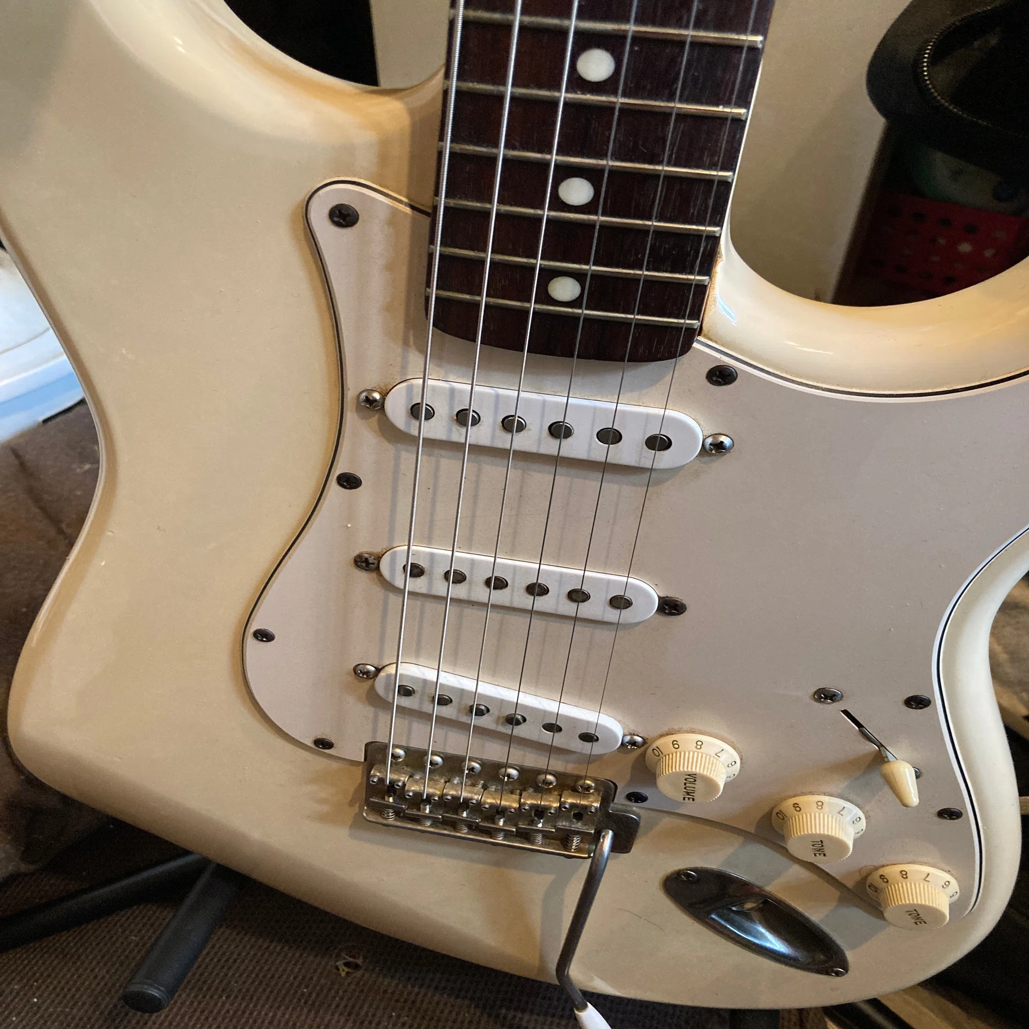 何度目かの自分のギター紹介・Squier by Fender SST-30 A serial 