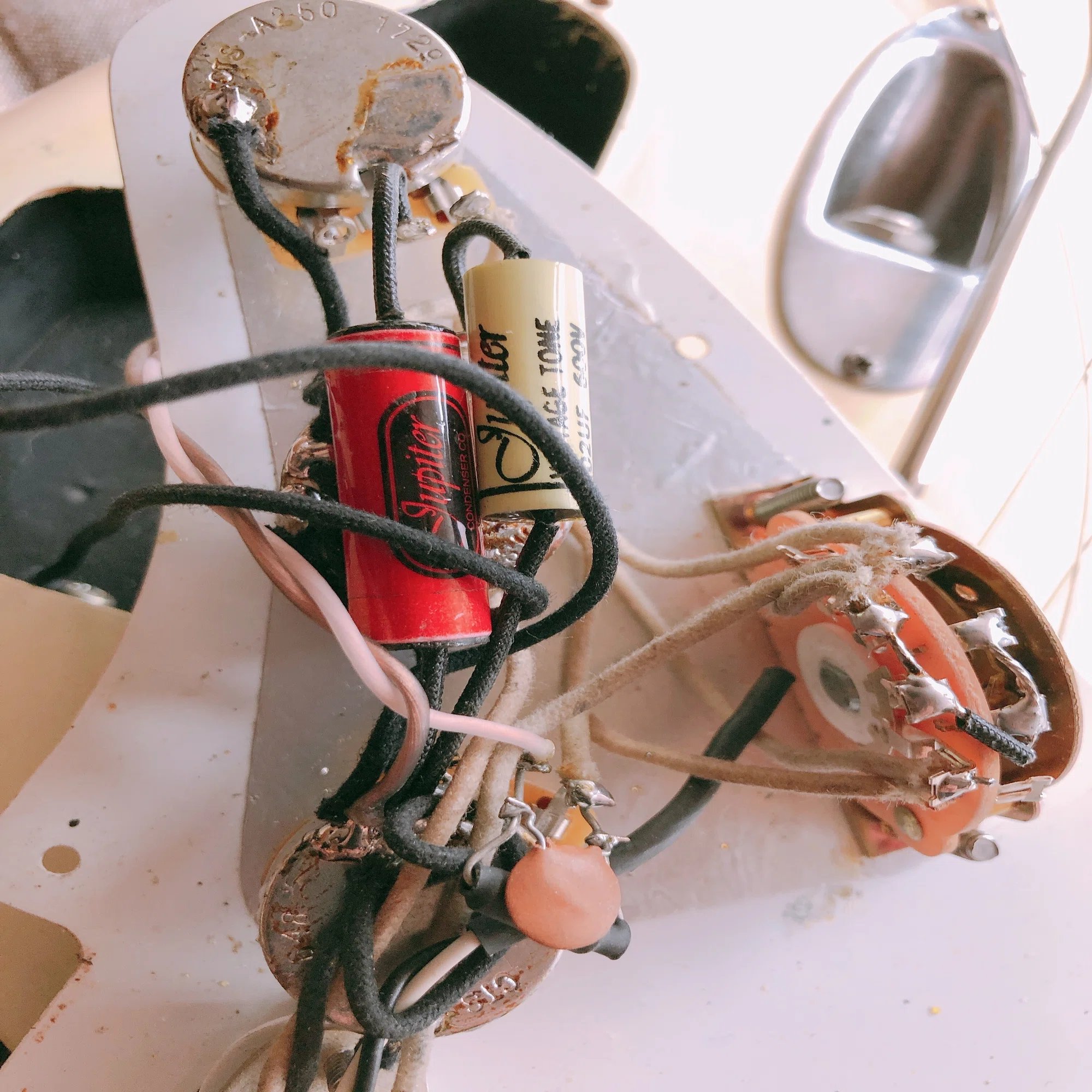 何度目かの自分のギター紹介・Squier by Fender SST-30 A serial 