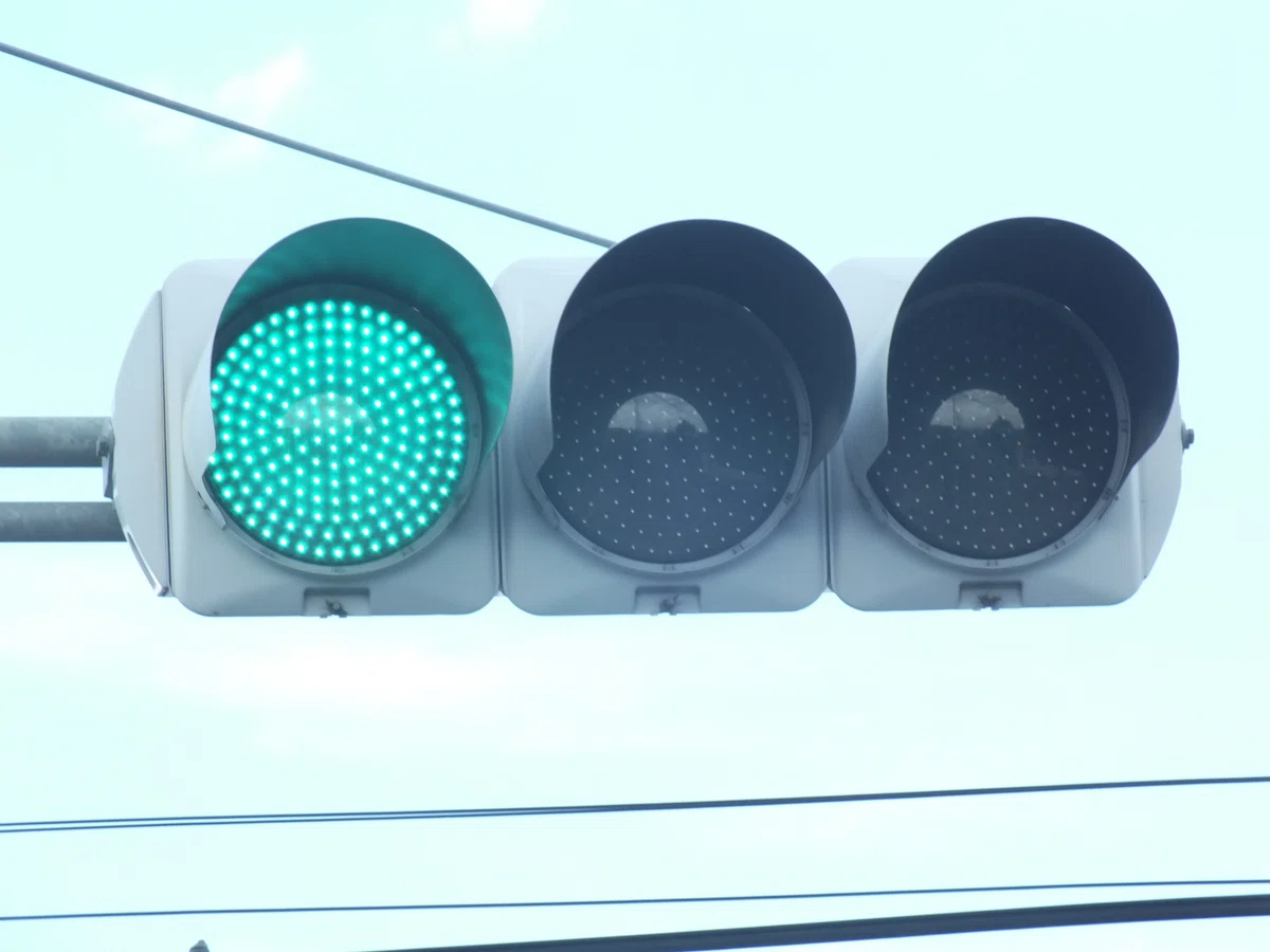 【伊勢崎-444】伊勢崎市境保泉にある2メーカーの灯器(日信初代薄型素子型ユニット・日信2代目薄型面拡散ユニット・コイトTK2)と信号電材薄型 ...