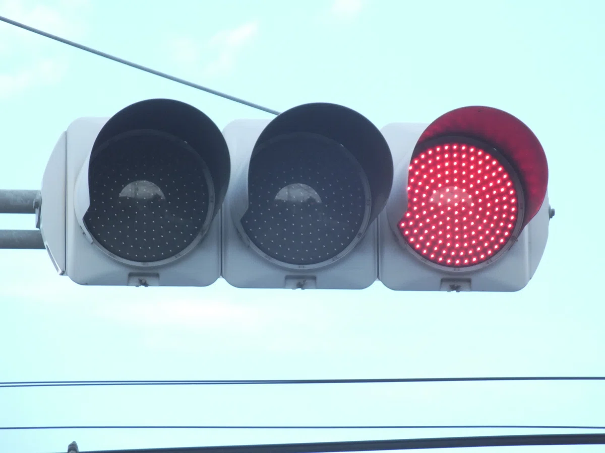 【伊勢崎-444】伊勢崎市境保泉にある2メーカーの灯器(日信初代薄型素子型ユニット・日信2代目薄型面拡散ユニット・コイトTK2)と信号電材薄型 ...