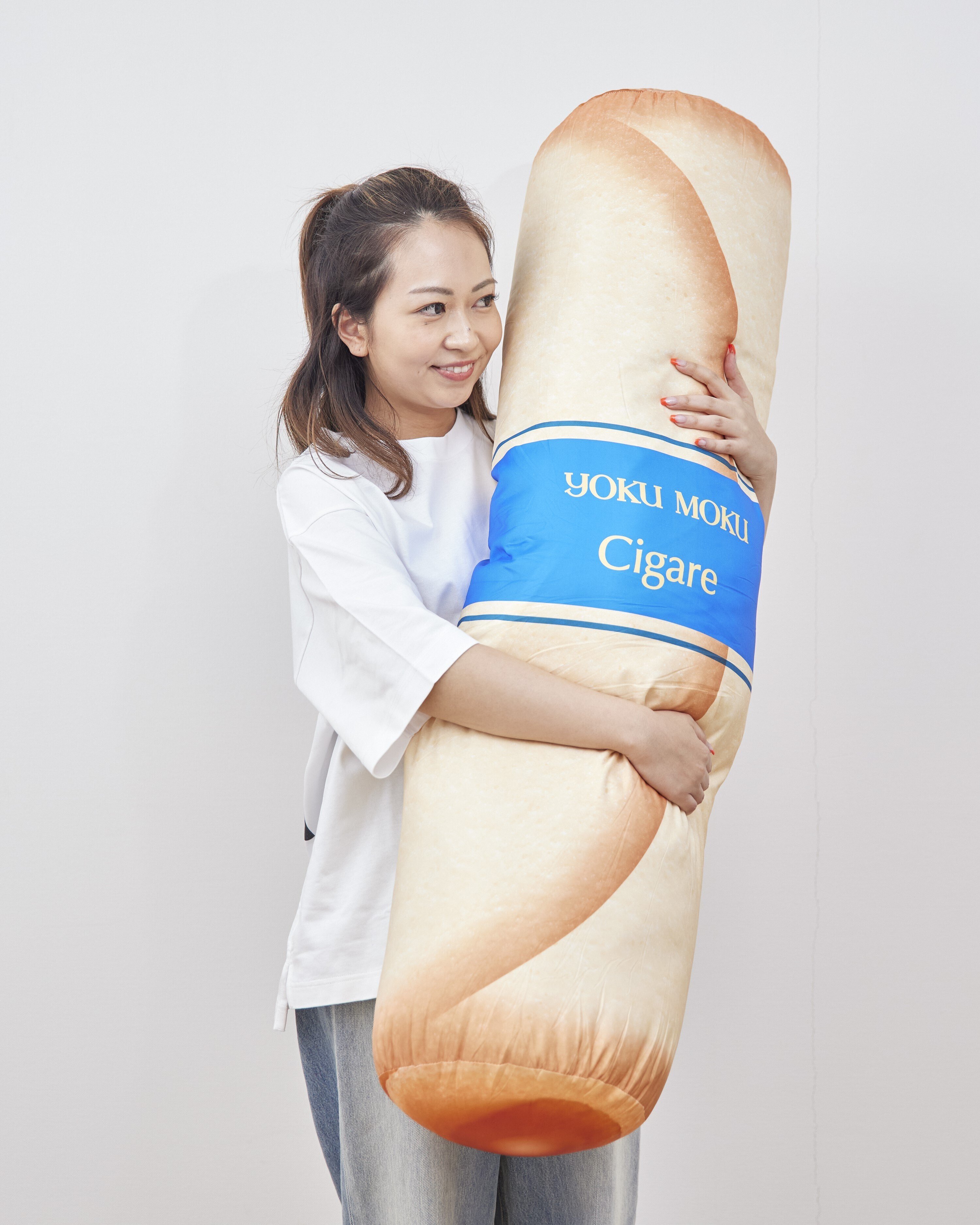 【非売品】ヨックモック　シガール　抱き枕　クッション ヨックモックってどんな味？ 1万人の思い出の味｜株式会社ヨックモック