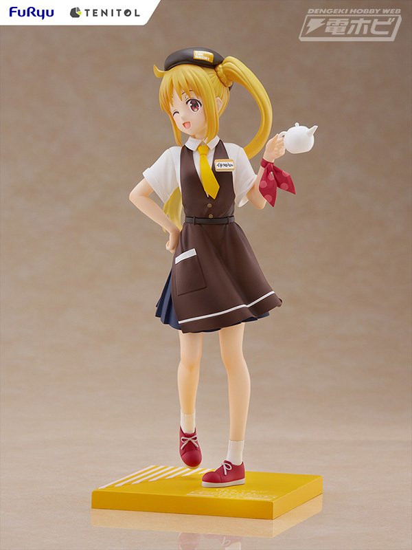 ぼっち・ざ・ろっく！』より、おしゃれなカフェ店員風の伊地知虹夏が