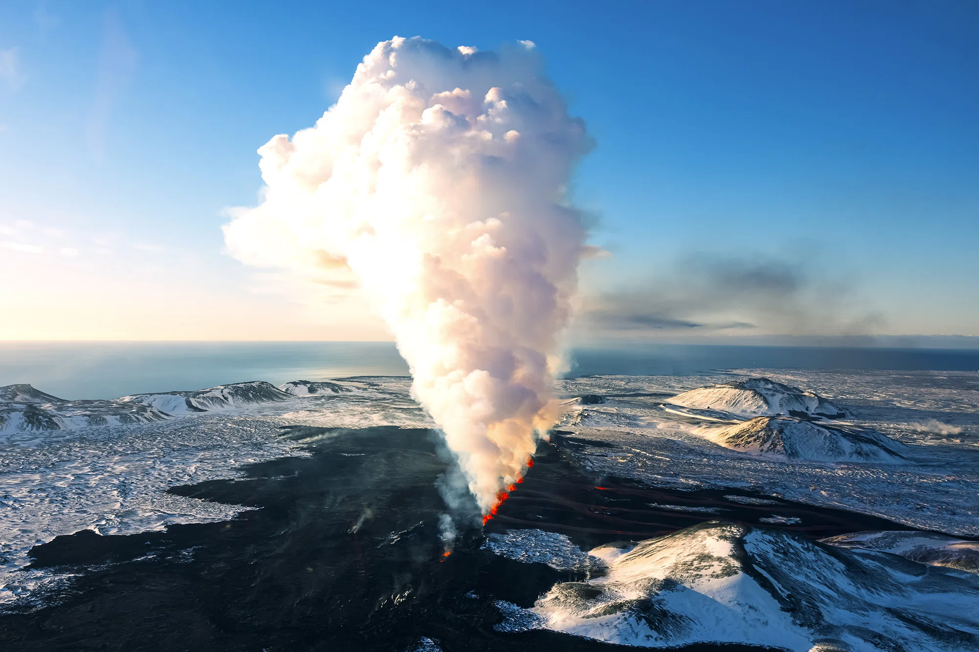 第1回】凍てつく大地と迸るマグマ｜アイスランド編（前編）｜光文社新書